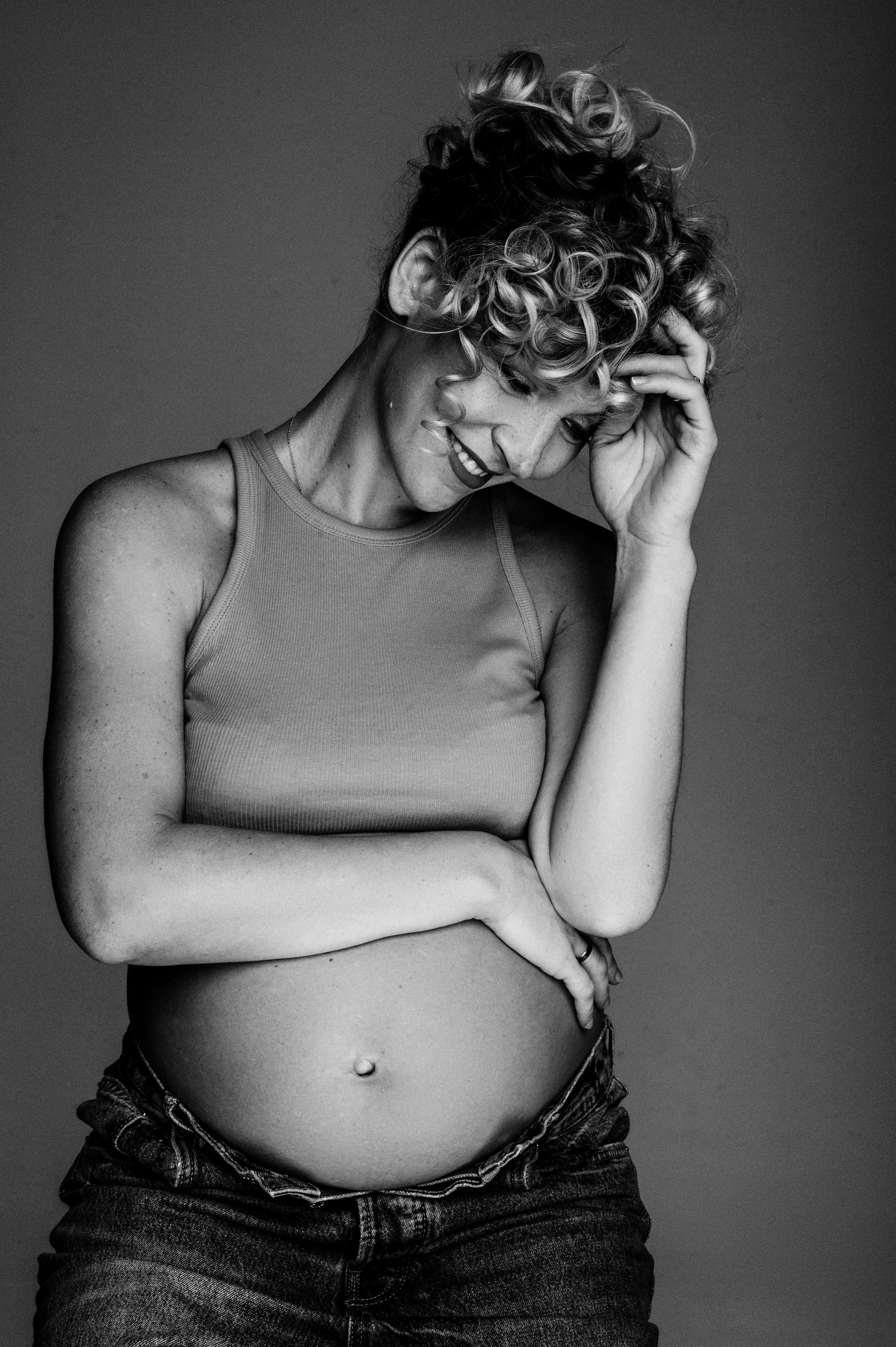 Анечка. Профессиональный фотограф беременности в СПБ. Стильные фотосессии беременности в стиле минимализм и классическая фотография