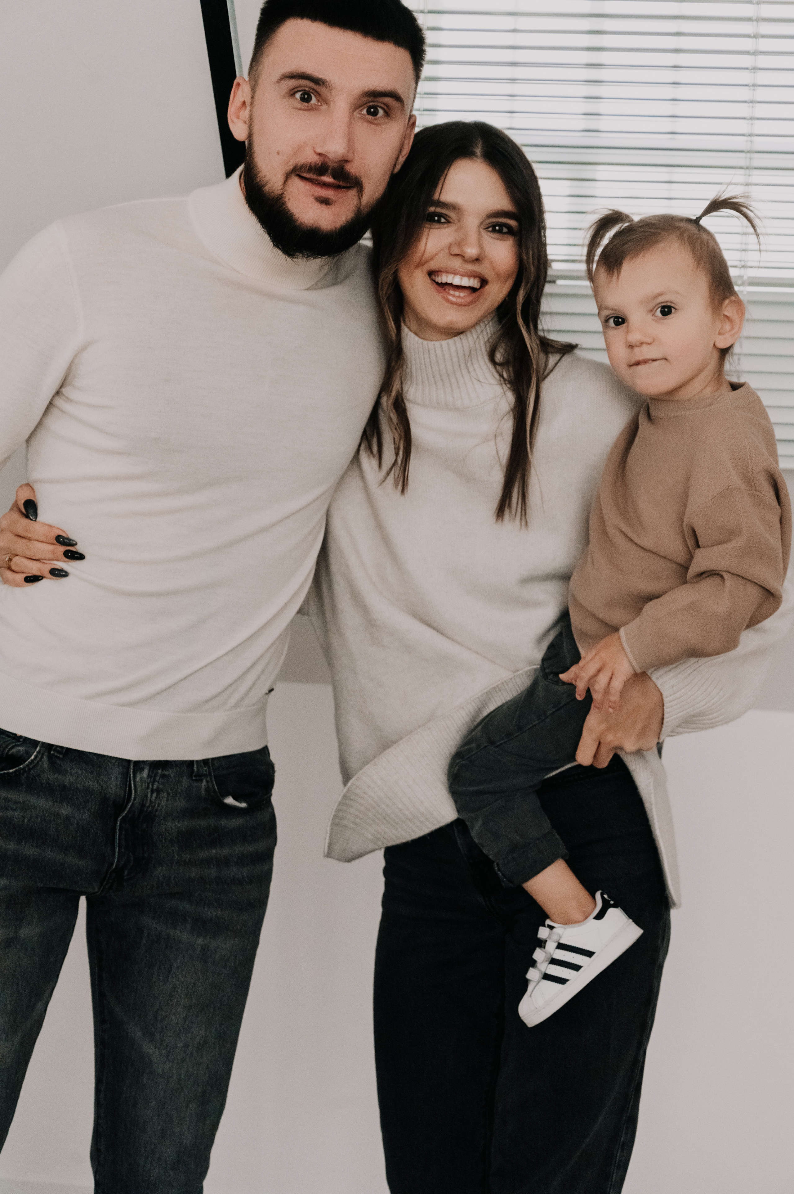 Анастасия и Адриан. Профессиональный фотограф беременности в СПБ. Стильные фотосессии беременности в стиле минимализм и классическая фотография