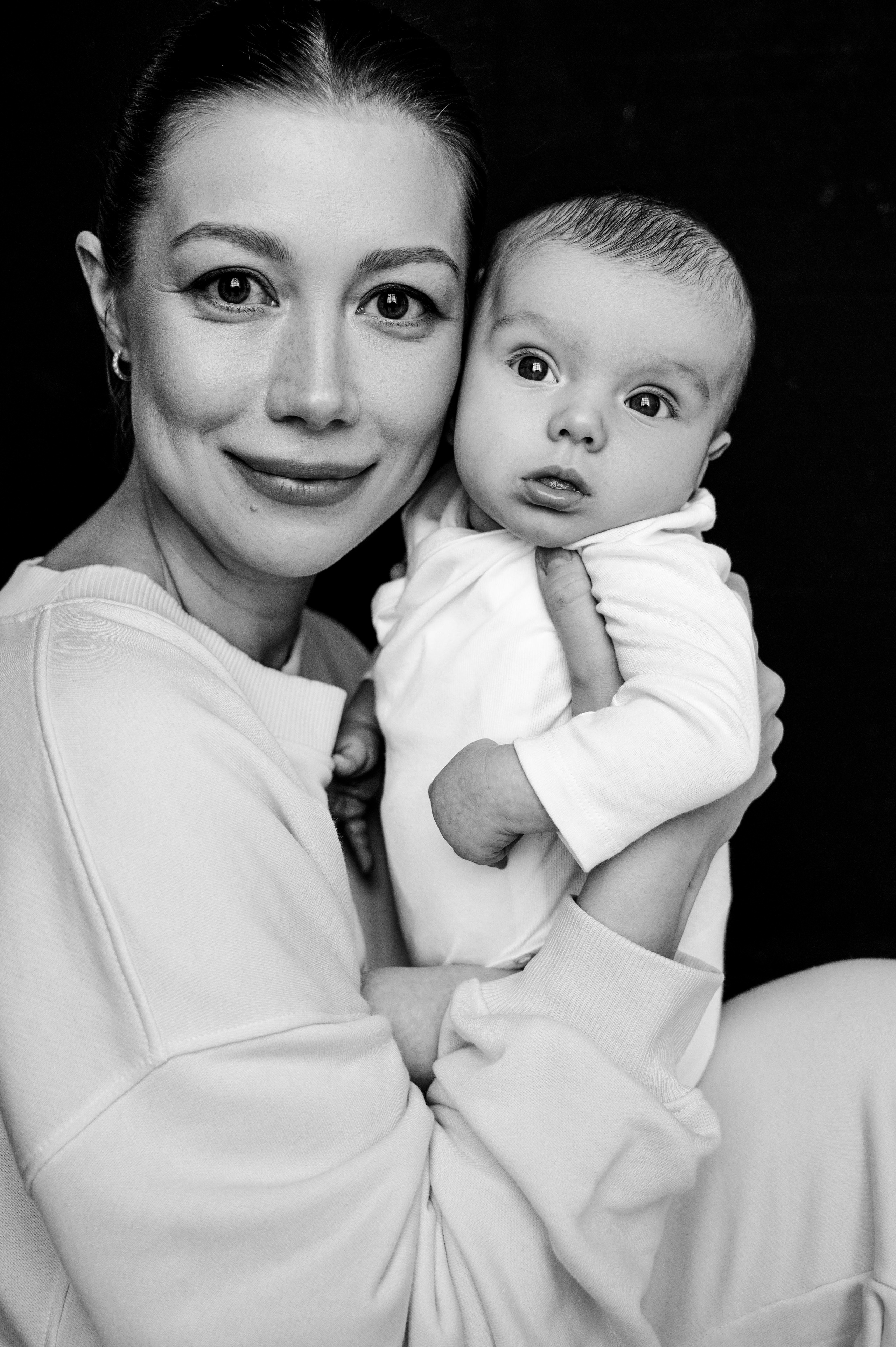 Евгения. Профессиональный фотограф беременности в СПБ. Стильные фотосессии беременности в стиле минимализм и классическая фотография