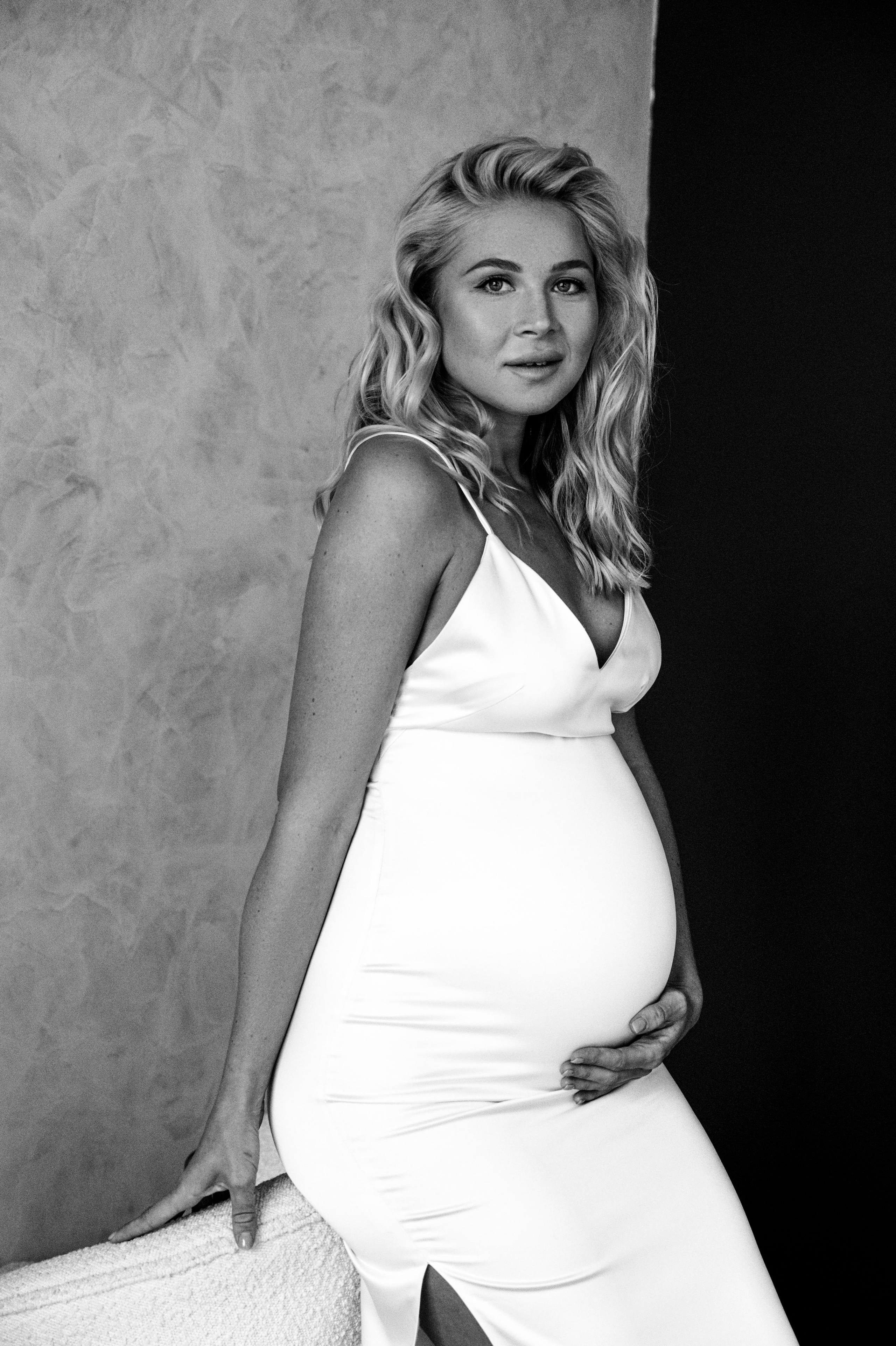 Профессиональный семейный и беременный фотограф в Санкт-Петербурге — Маргарита Иванова. Индивидуальные фотосессии под ключ: от образа до гот. Профессиональный фотограф беременности в СПБ. Стильные фотосессии беременности в стиле минимализм и классическая фотография