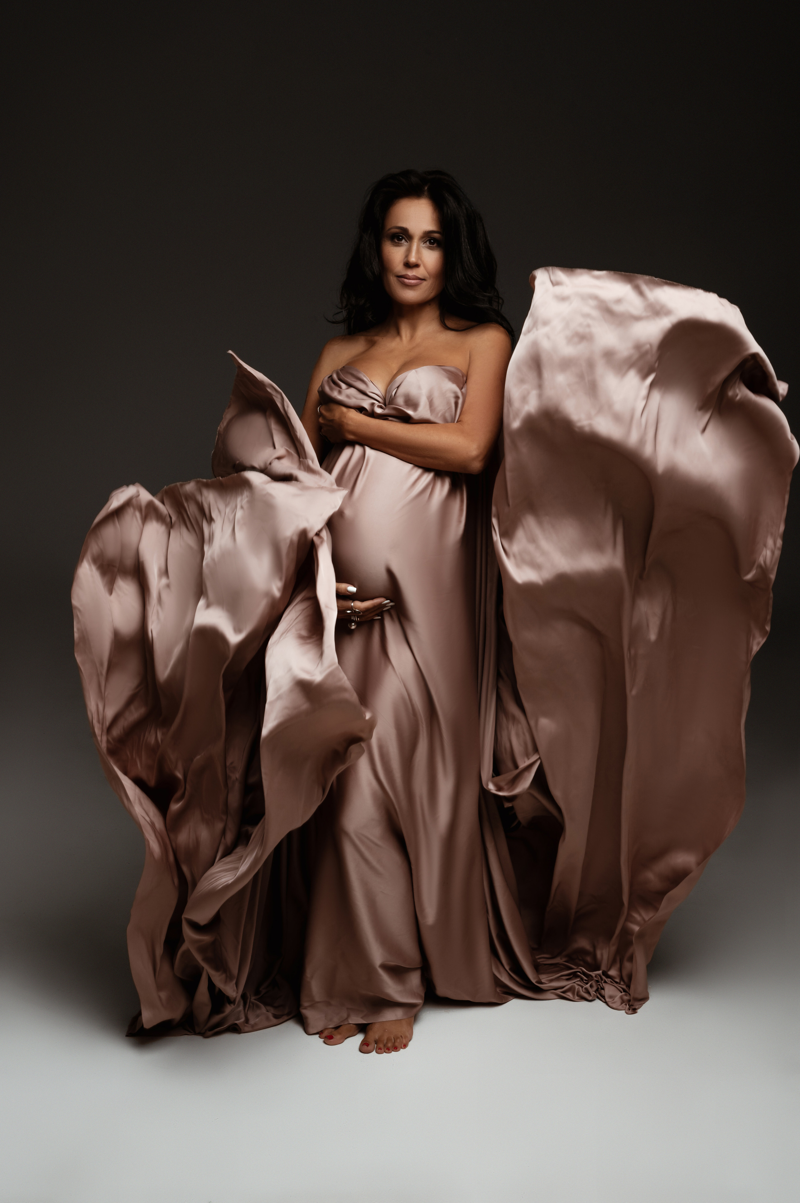 Юлия. Профессиональный фотограф беременности в СПБ. Стильные фотосессии беременности в стиле минимализм и классическая фотография