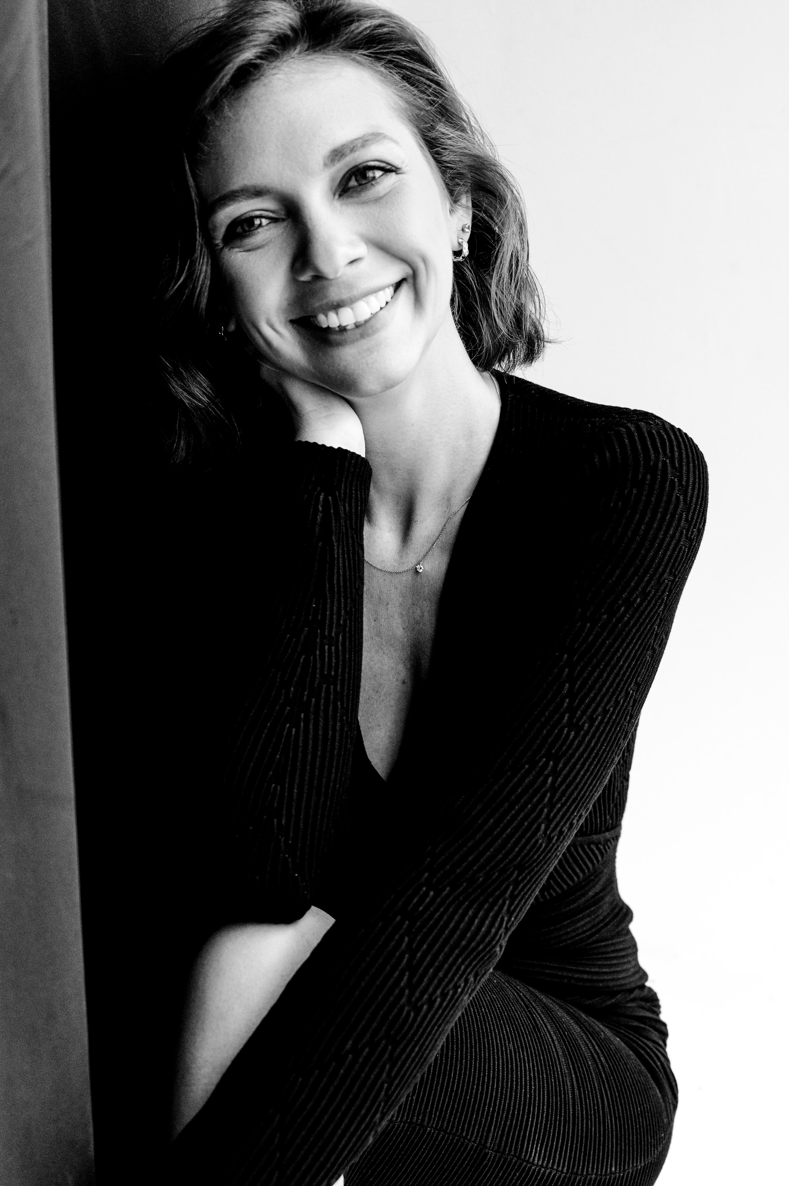 Дарья. Профессиональный фотограф беременности в СПБ. Стильные фотосессии беременности в стиле минимализм и классическая фотография