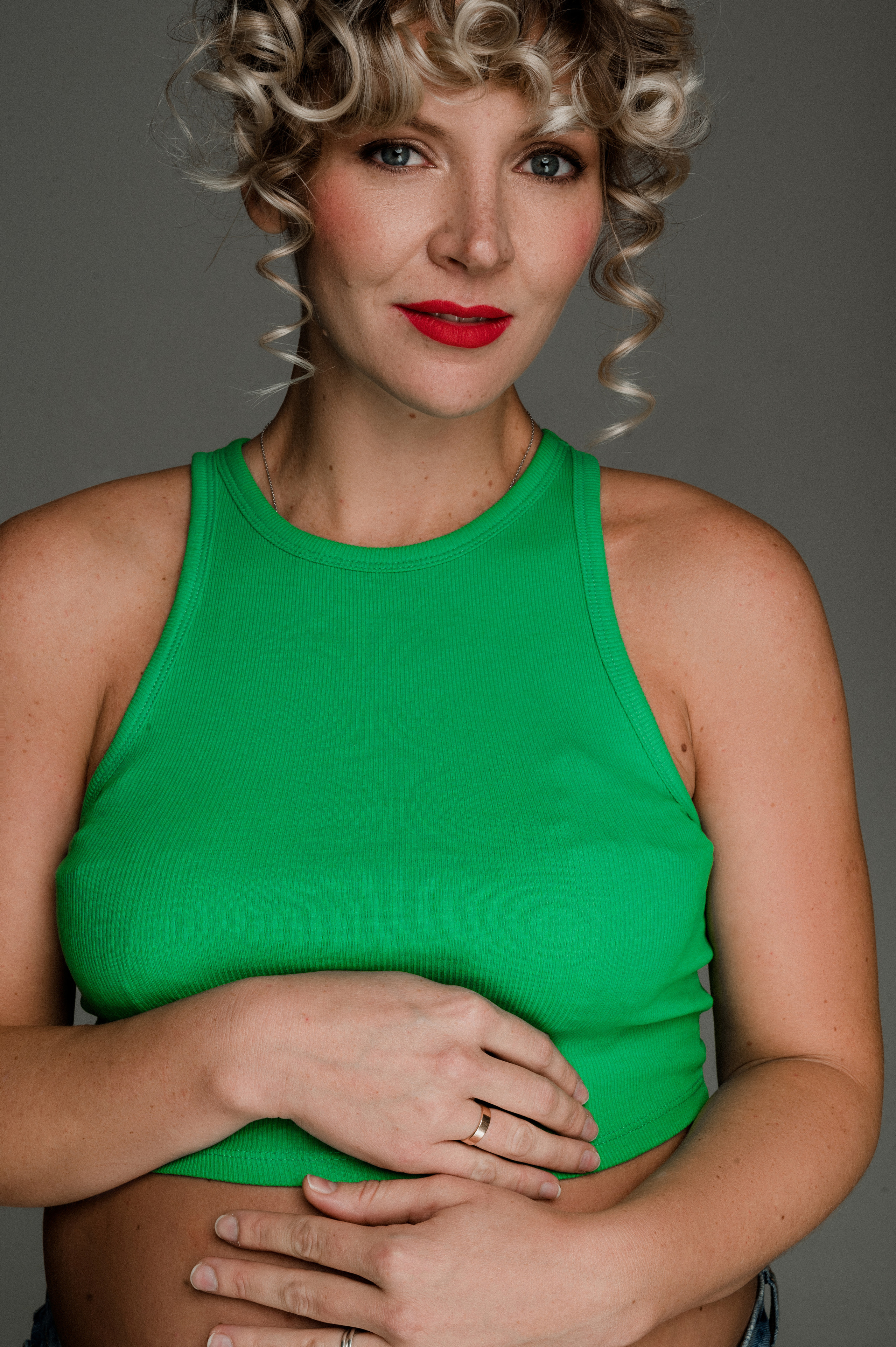 Анечка. Профессиональный фотограф беременности в СПБ. Стильные фотосессии беременности в стиле минимализм и классическая фотография