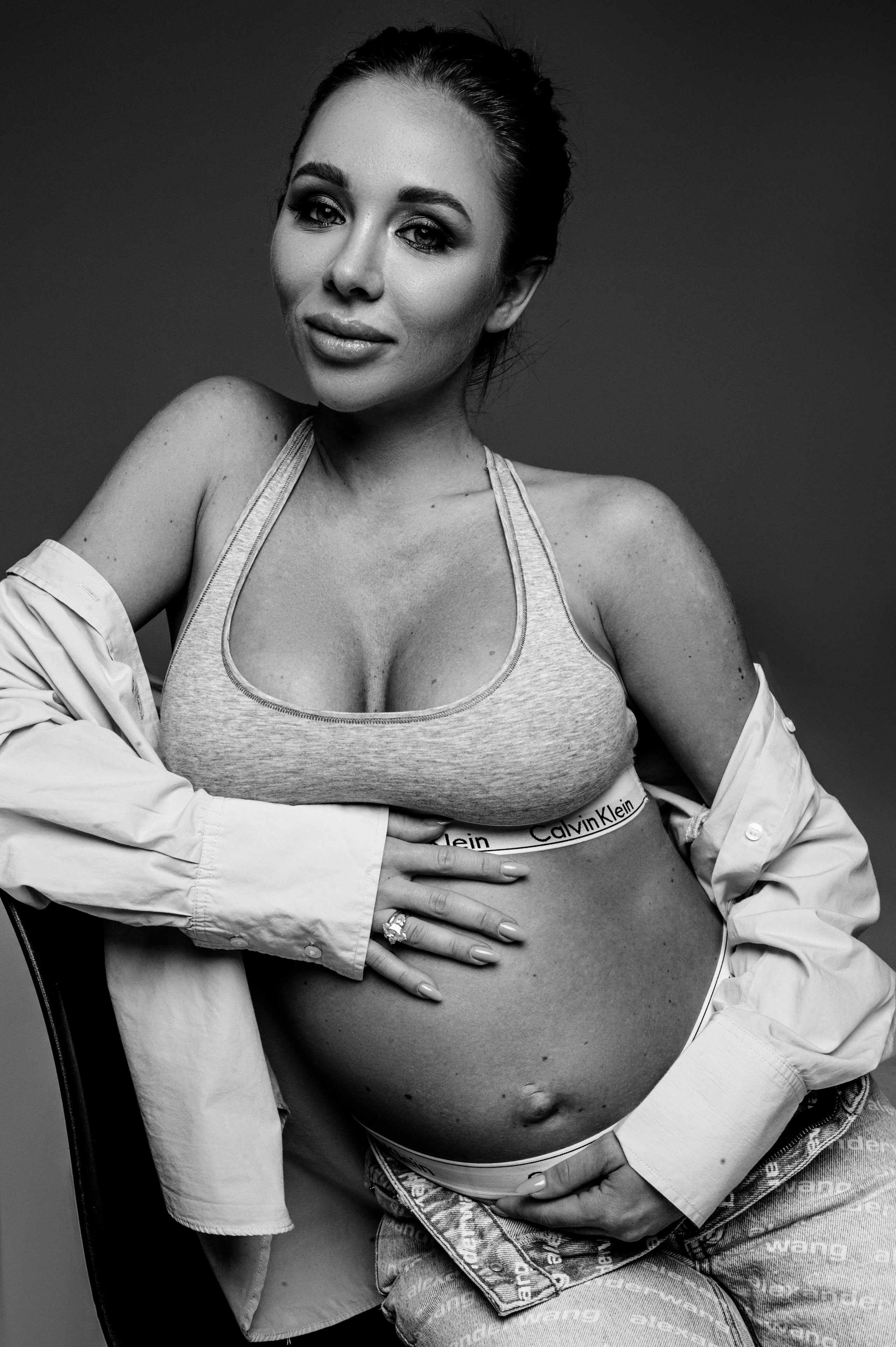 Даша. Профессиональный фотограф беременности в СПБ. Стильные фотосессии беременности в стиле минимализм и классическая фотография