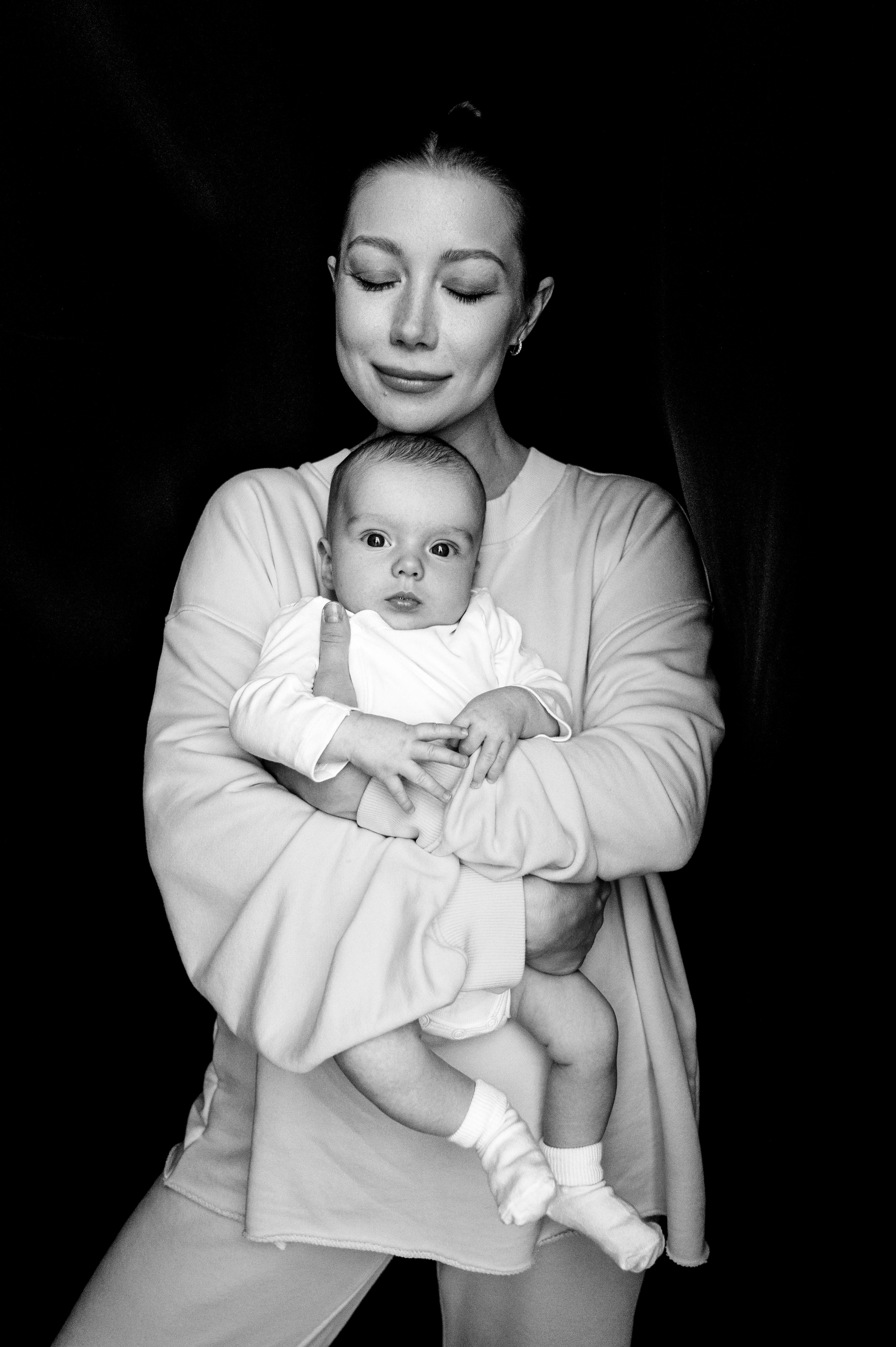 Евгения. Профессиональный фотограф беременности в СПБ. Стильные фотосессии беременности в стиле минимализм и классическая фотография