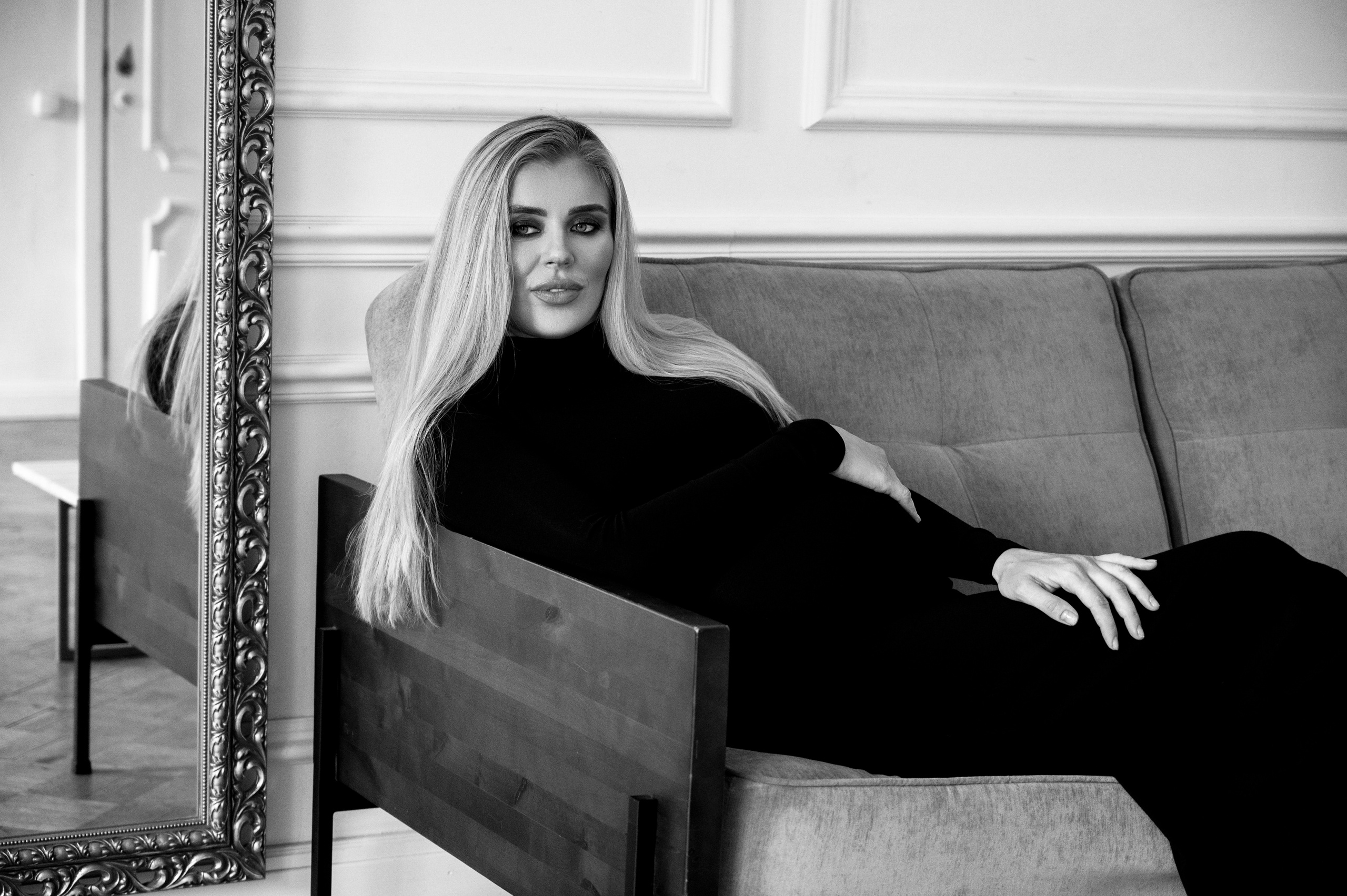 Яна. Профессиональный фотограф беременности в СПБ. Стильные фотосессии беременности в стиле минимализм и классическая фотография