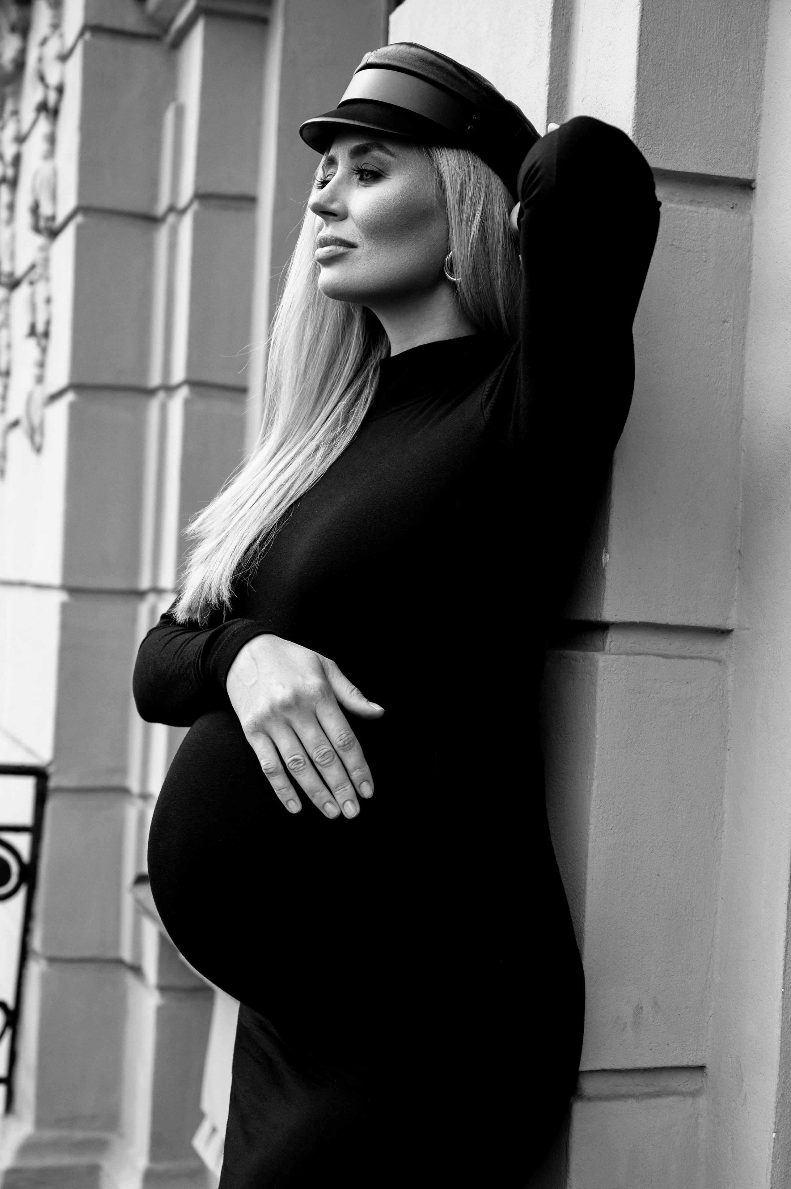 Яна. Профессиональный фотограф беременности в СПБ. Стильные фотосессии беременности в стиле минимализм и классическая фотография