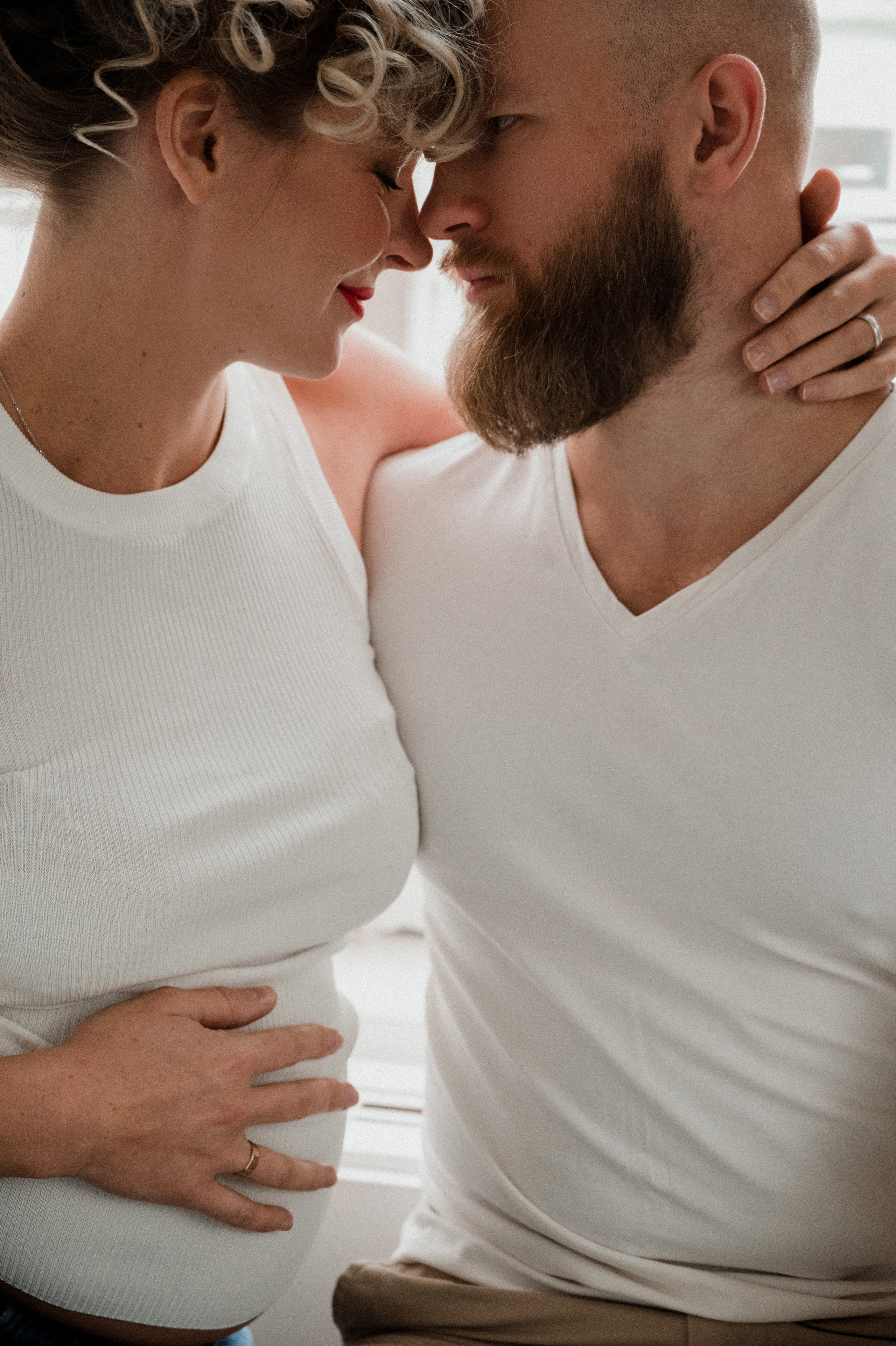 Анечка. Профессиональный фотограф беременности в СПБ. Стильные фотосессии беременности в стиле минимализм и классическая фотография