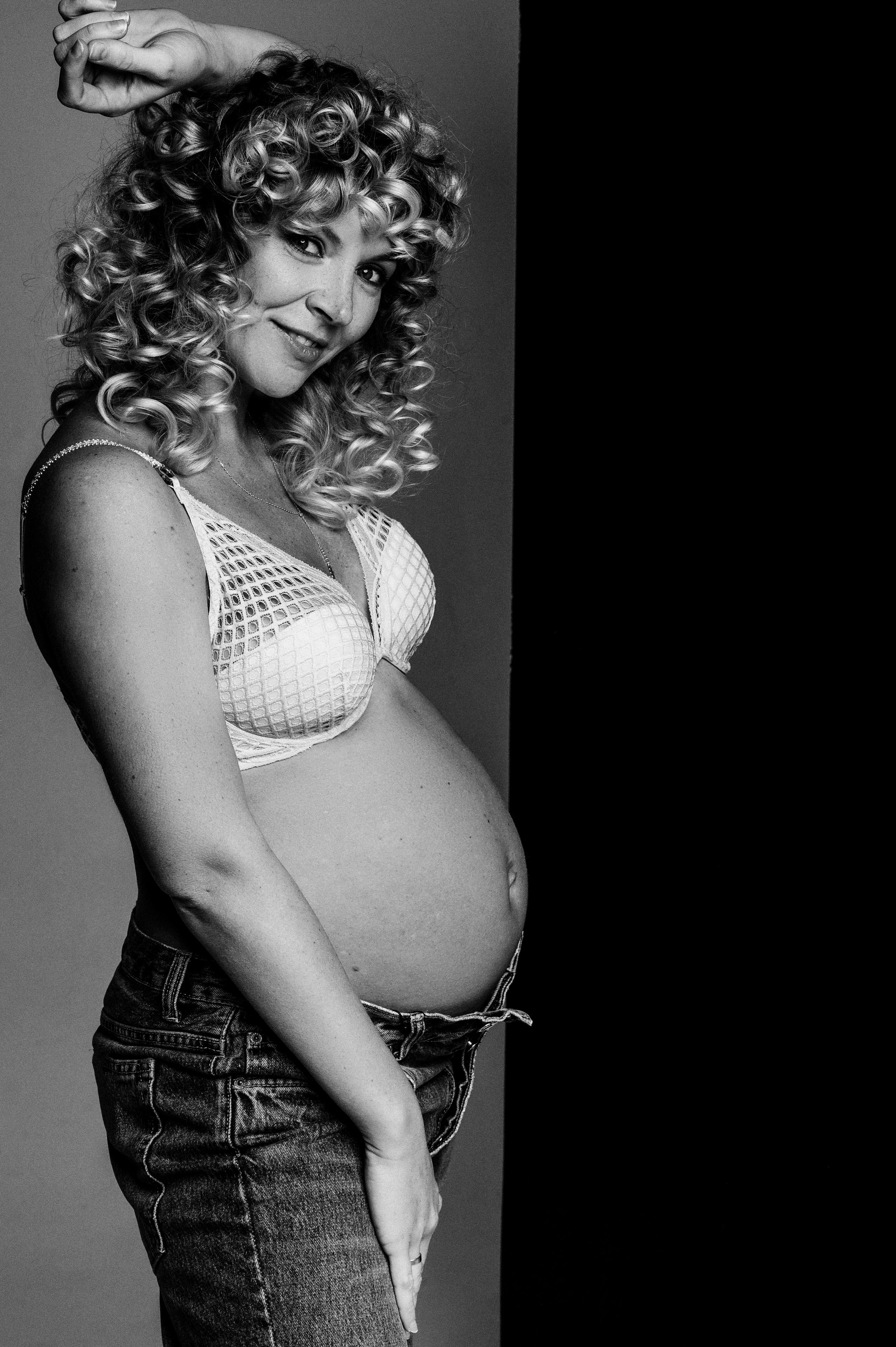 Анечка. Профессиональный фотограф беременности в СПБ. Стильные фотосессии беременности в стиле минимализм и классическая фотография