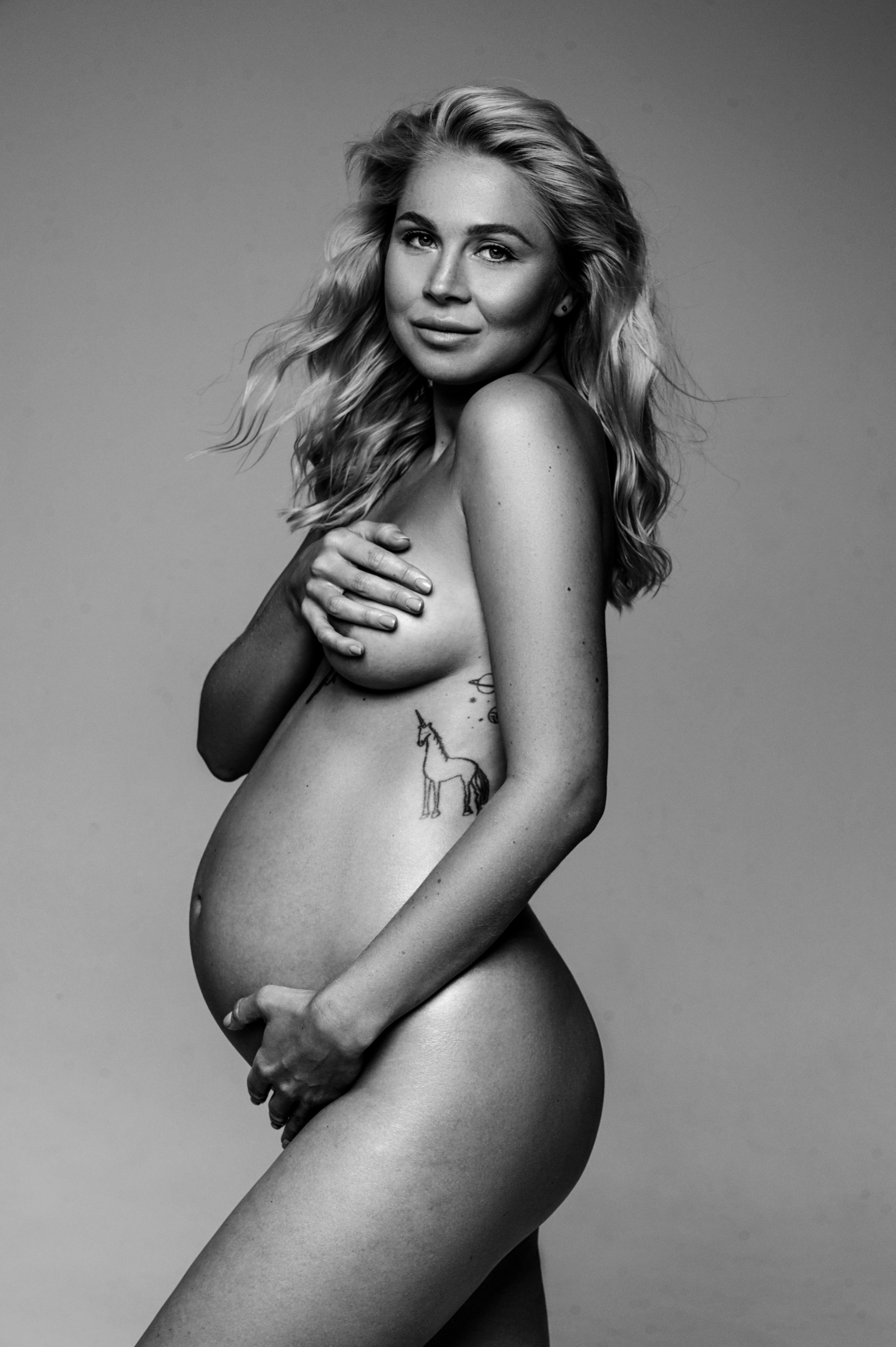 Профессиональный семейный и беременный фотограф в Санкт-Петербурге — Маргарита Иванова. Индивидуальные фотосессии под ключ: от образа до гот. Профессиональный фотограф беременности в СПБ. Стильные фотосессии беременности в стиле минимализм и классическая фотография