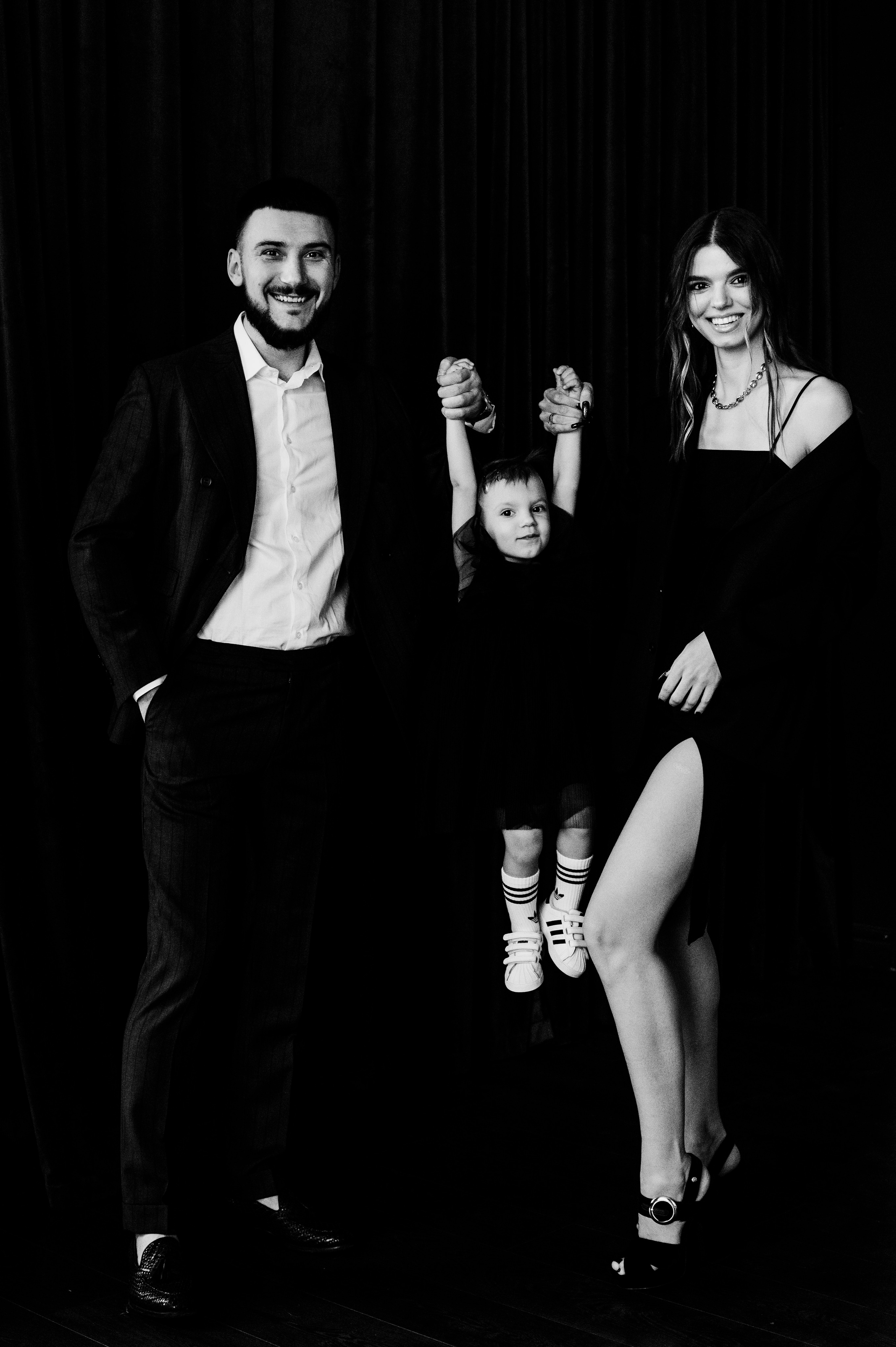 Анастасия и Адриан. Профессиональный фотограф беременности в СПБ. Стильные фотосессии беременности в стиле минимализм и классическая фотография