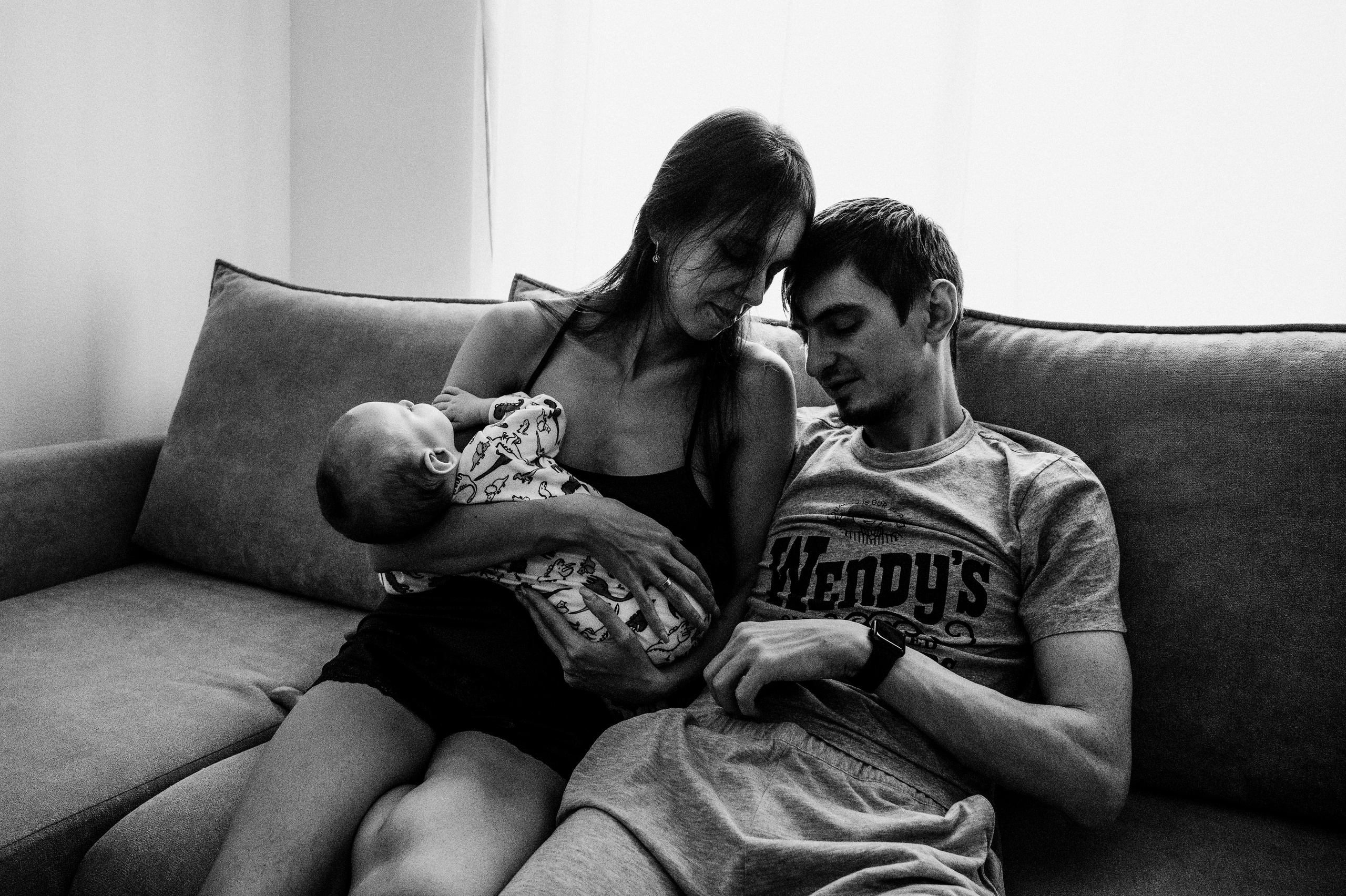 Карина. Профессиональный фотограф беременности в СПБ. Стильные фотосессии беременности в стиле минимализм и классическая фотография