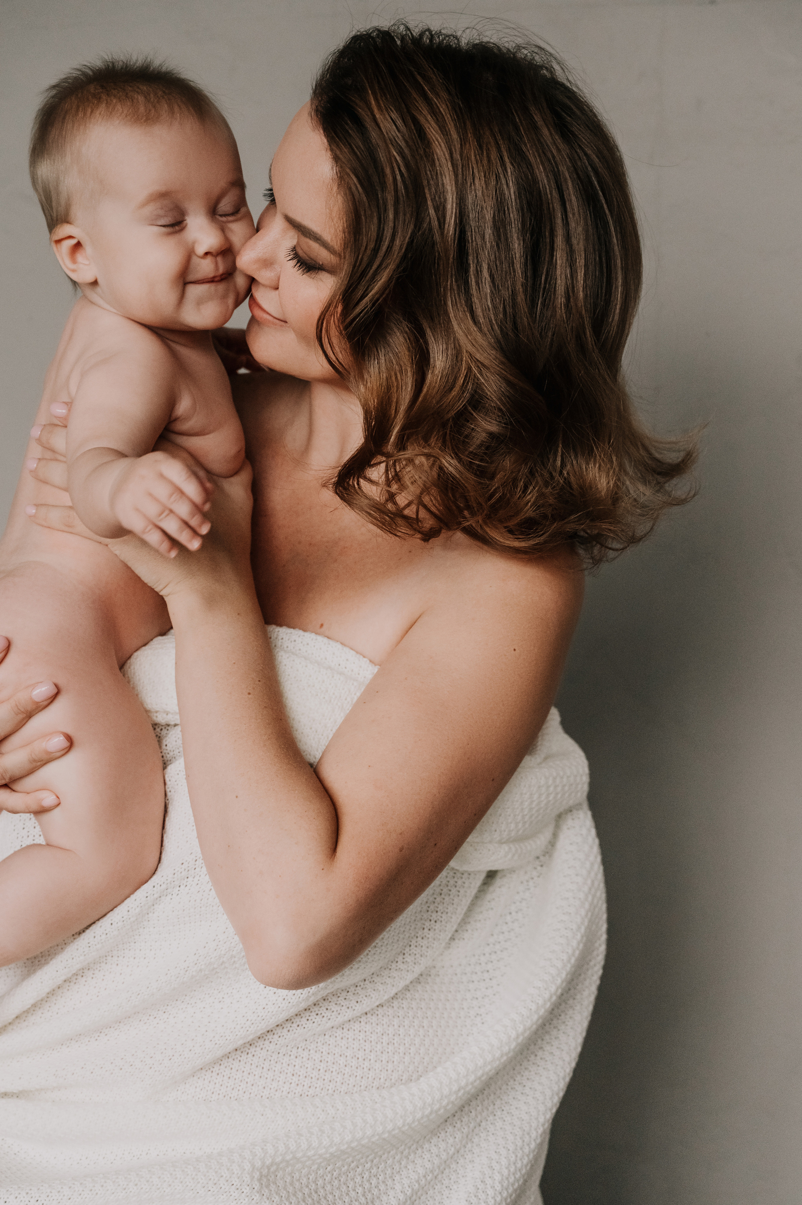 Юлия. Профессиональный фотограф беременности в СПБ. Стильные фотосессии беременности в стиле минимализм и классическая фотография