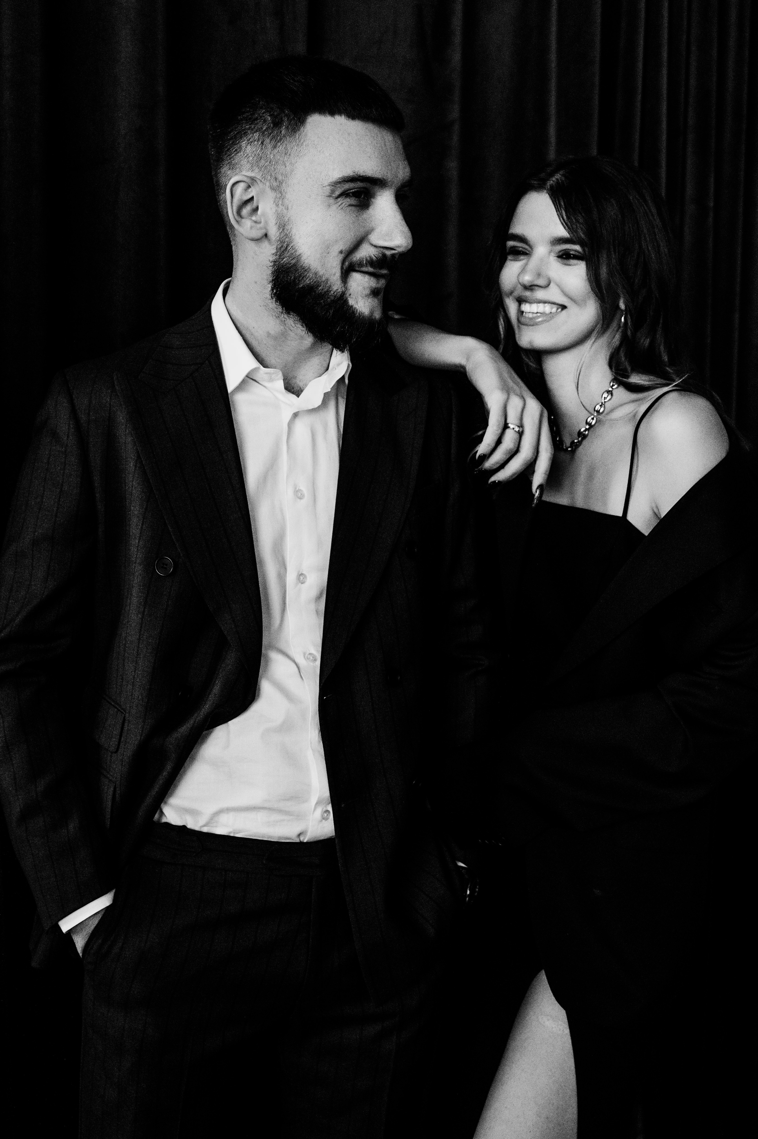 Анастасия и Адриан. Профессиональный фотограф беременности в СПБ. Стильные фотосессии беременности в стиле минимализм и классическая фотография