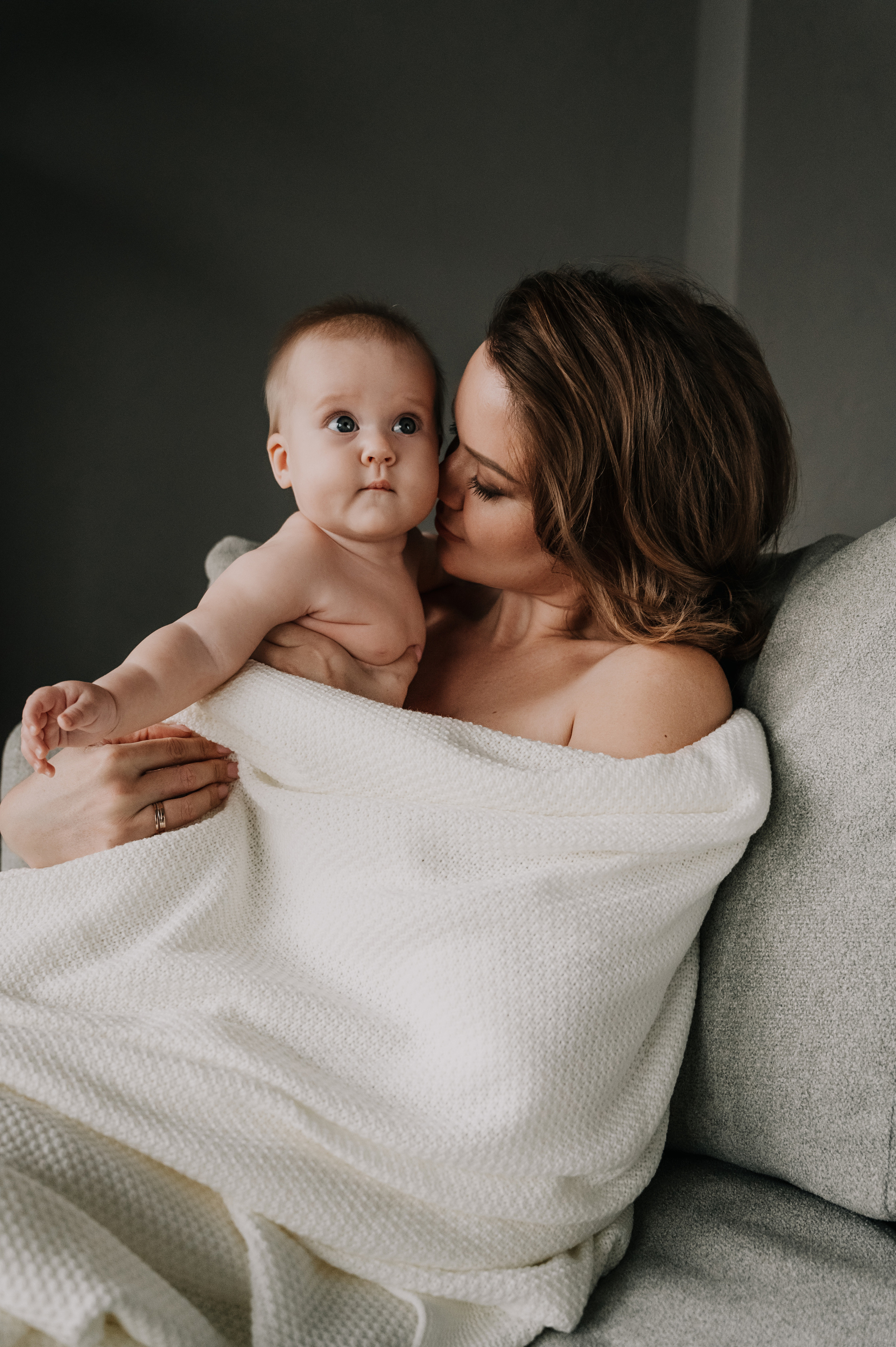Юлия. Профессиональный фотограф беременности в СПБ. Стильные фотосессии беременности в стиле минимализм и классическая фотография