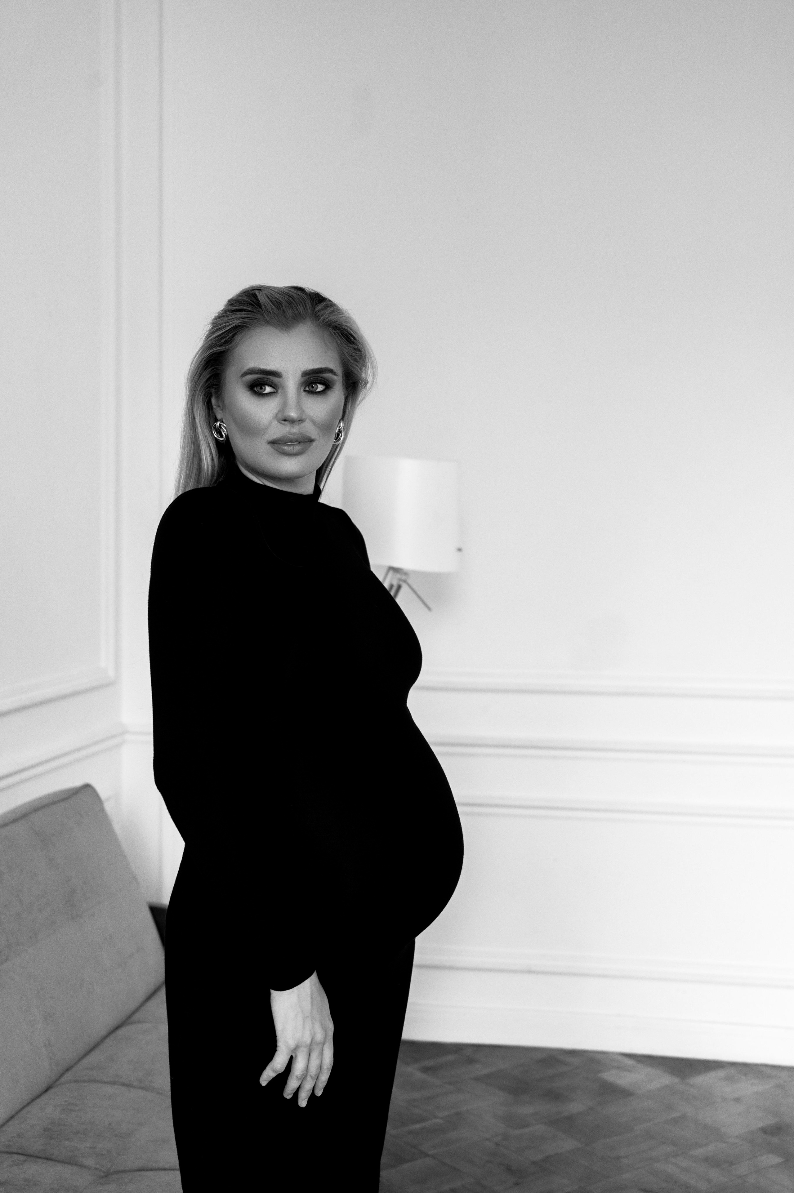 Яна. Профессиональный фотограф беременности в СПБ. Стильные фотосессии беременности в стиле минимализм и классическая фотография