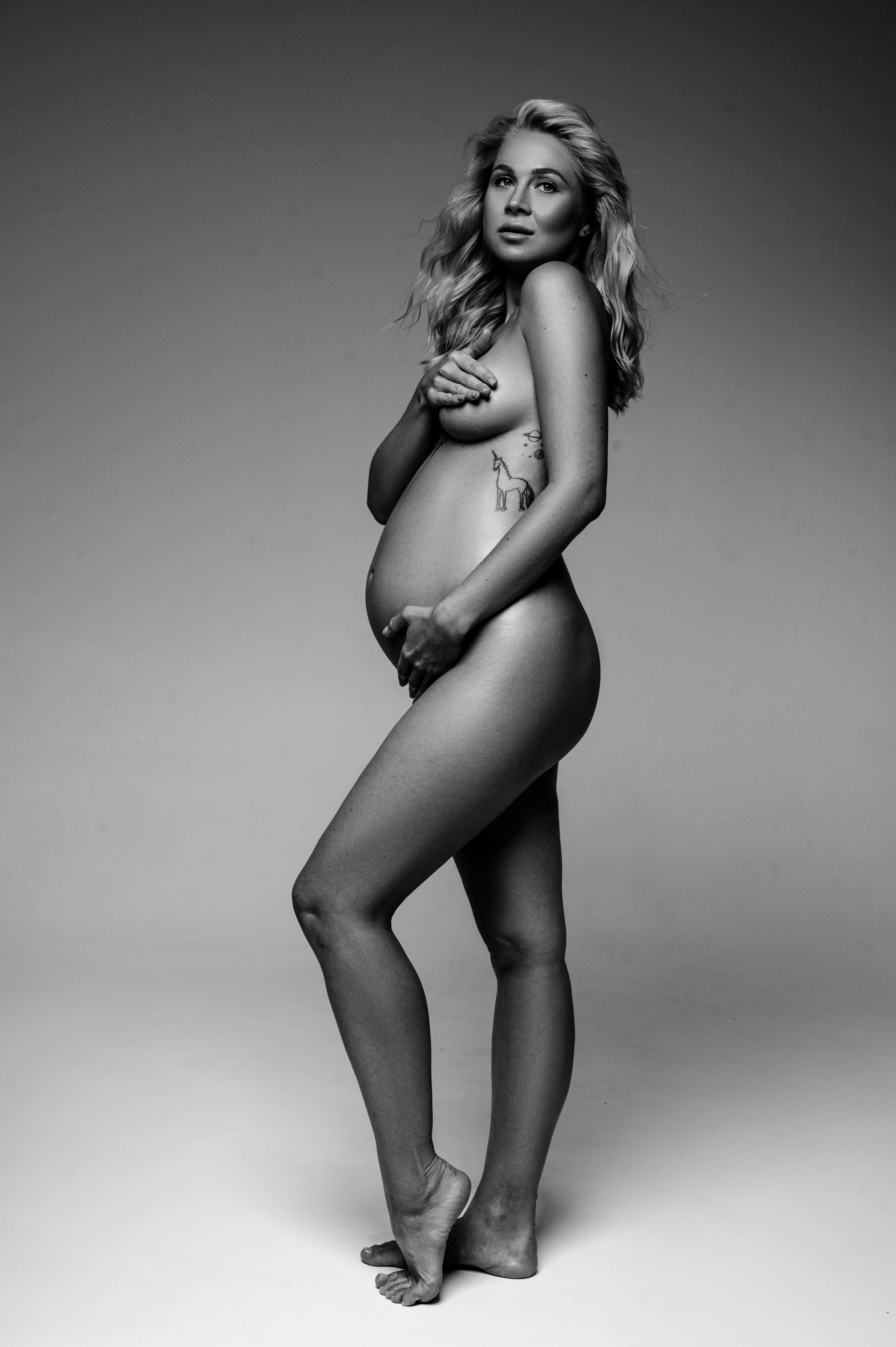 Профессиональный семейный и беременный фотограф в Санкт-Петербурге — Маргарита Иванова. Индивидуальные фотосессии под ключ: от образа до гот. Профессиональный фотограф беременности в СПБ. Стильные фотосессии беременности в стиле минимализм и классическая фотография