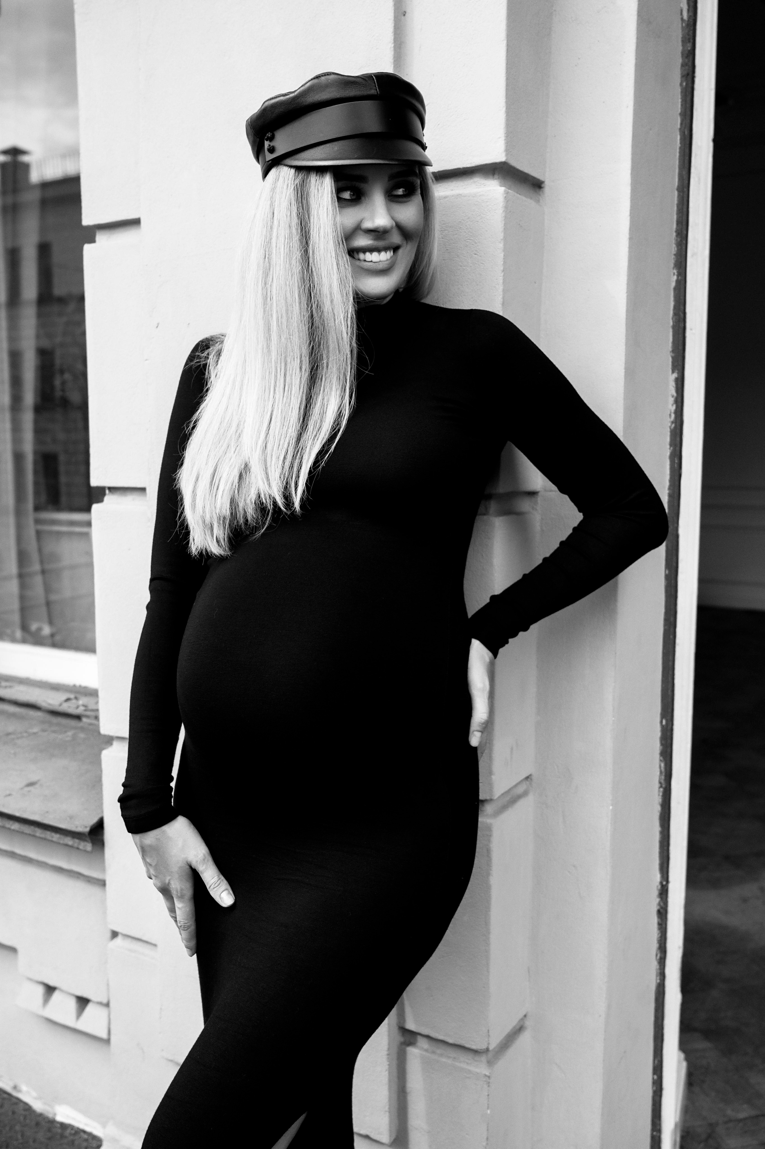 Яна. Профессиональный фотограф беременности в СПБ. Стильные фотосессии беременности в стиле минимализм и классическая фотография