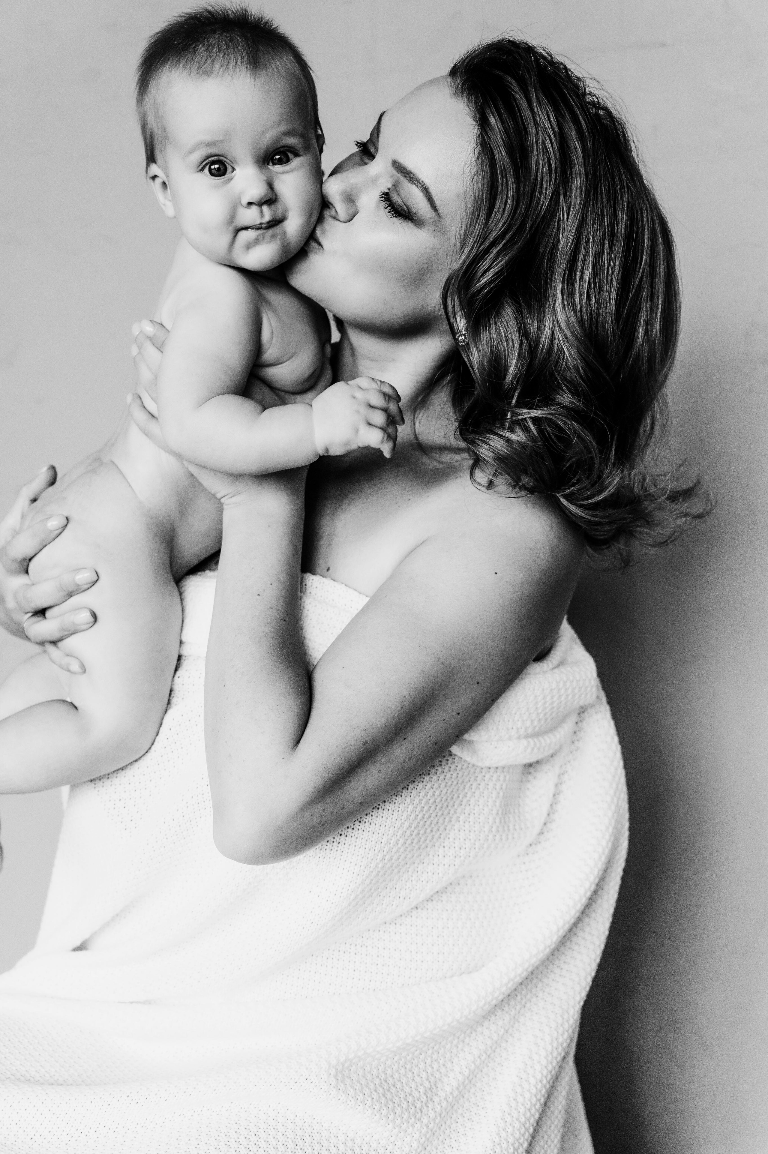 Юлия. Профессиональный фотограф беременности в СПБ. Стильные фотосессии беременности в стиле минимализм и классическая фотография