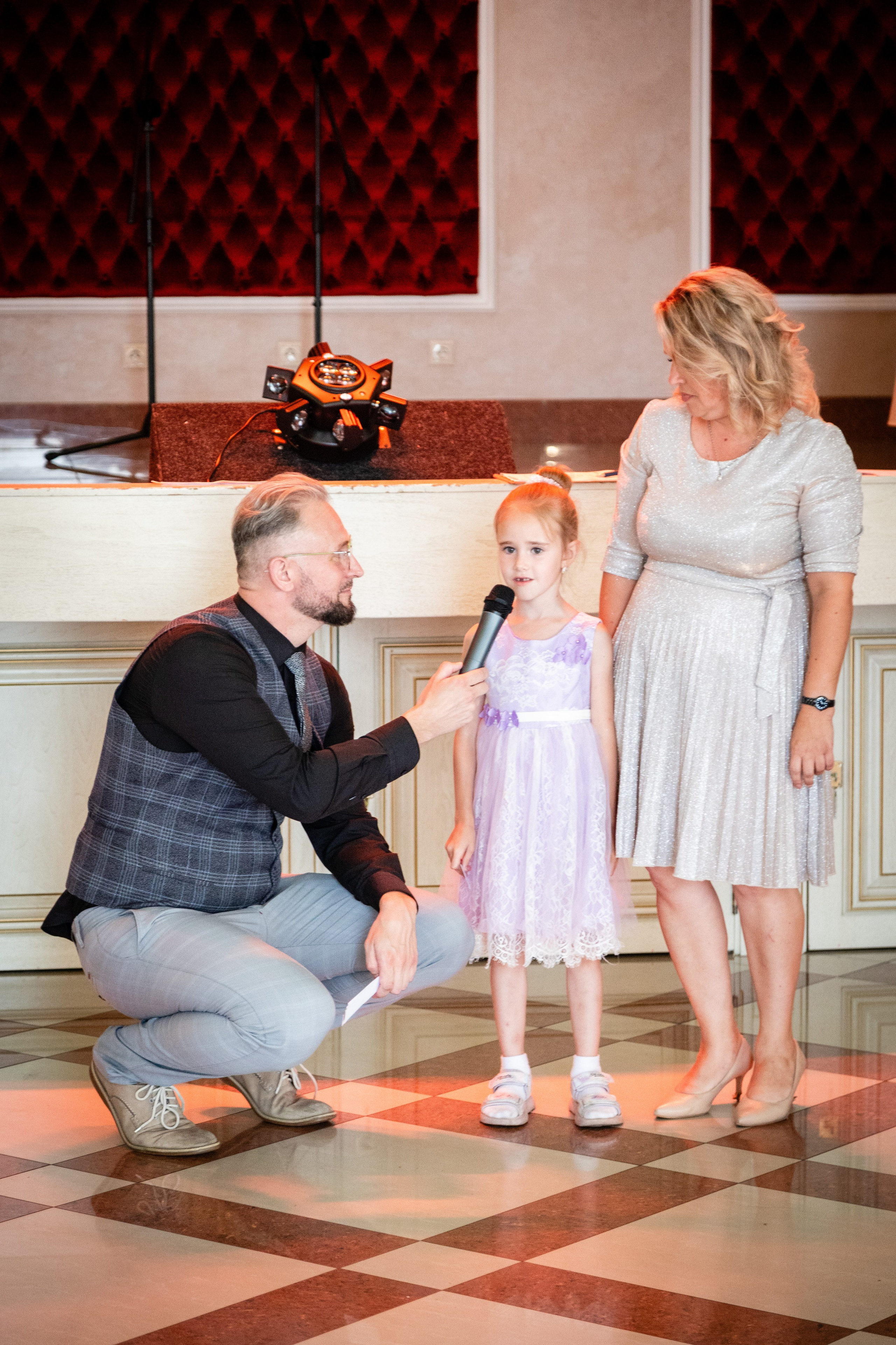 Школьный выпускной. Детский фотограф видеограф в Хабаровске Михаил Орлов