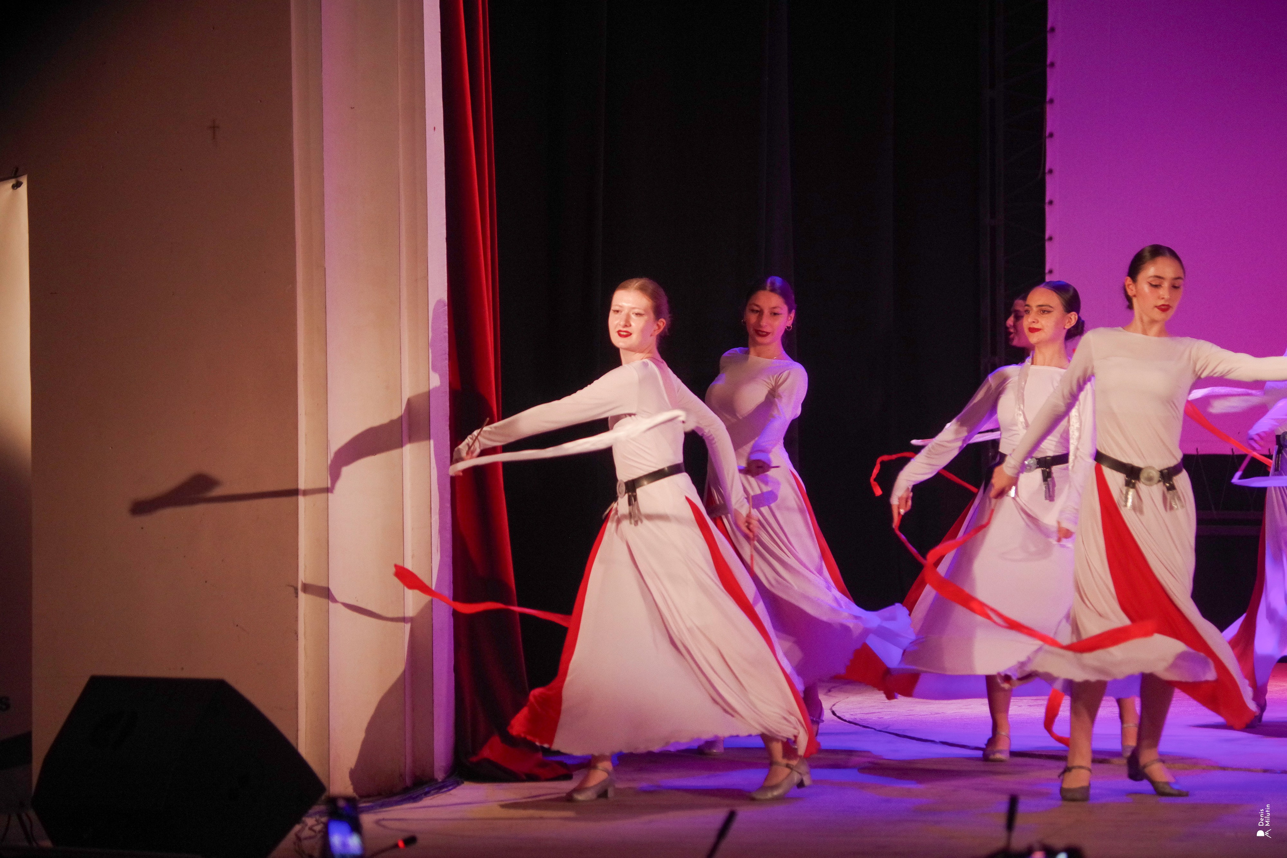 Танцы в прекрасном Они. Портретный фотограф Денис Милютин