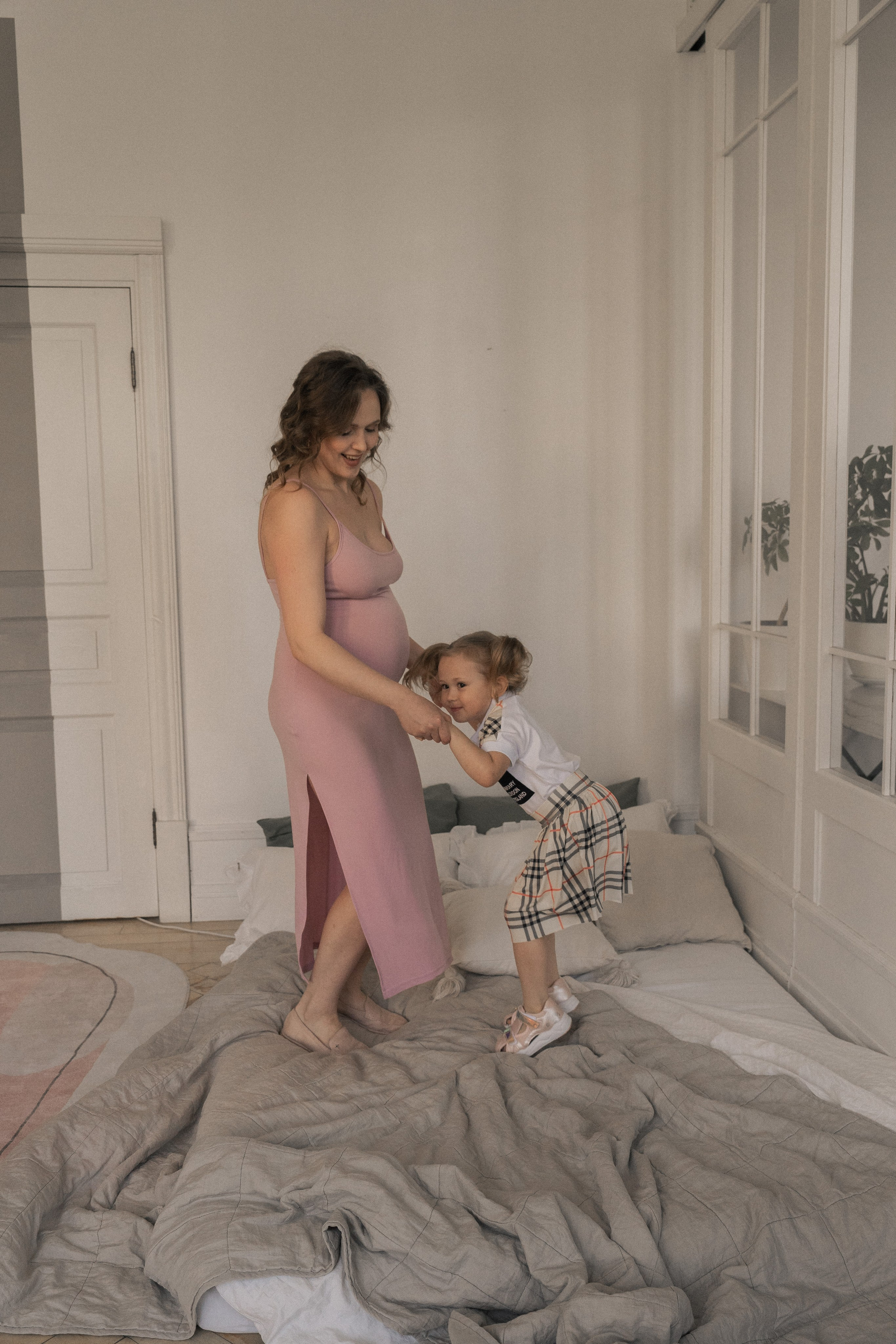 Семейная съемка в ожидании в студии WhiteGarden. Семейный фотограф Екатеринбург Татьяна Девятых