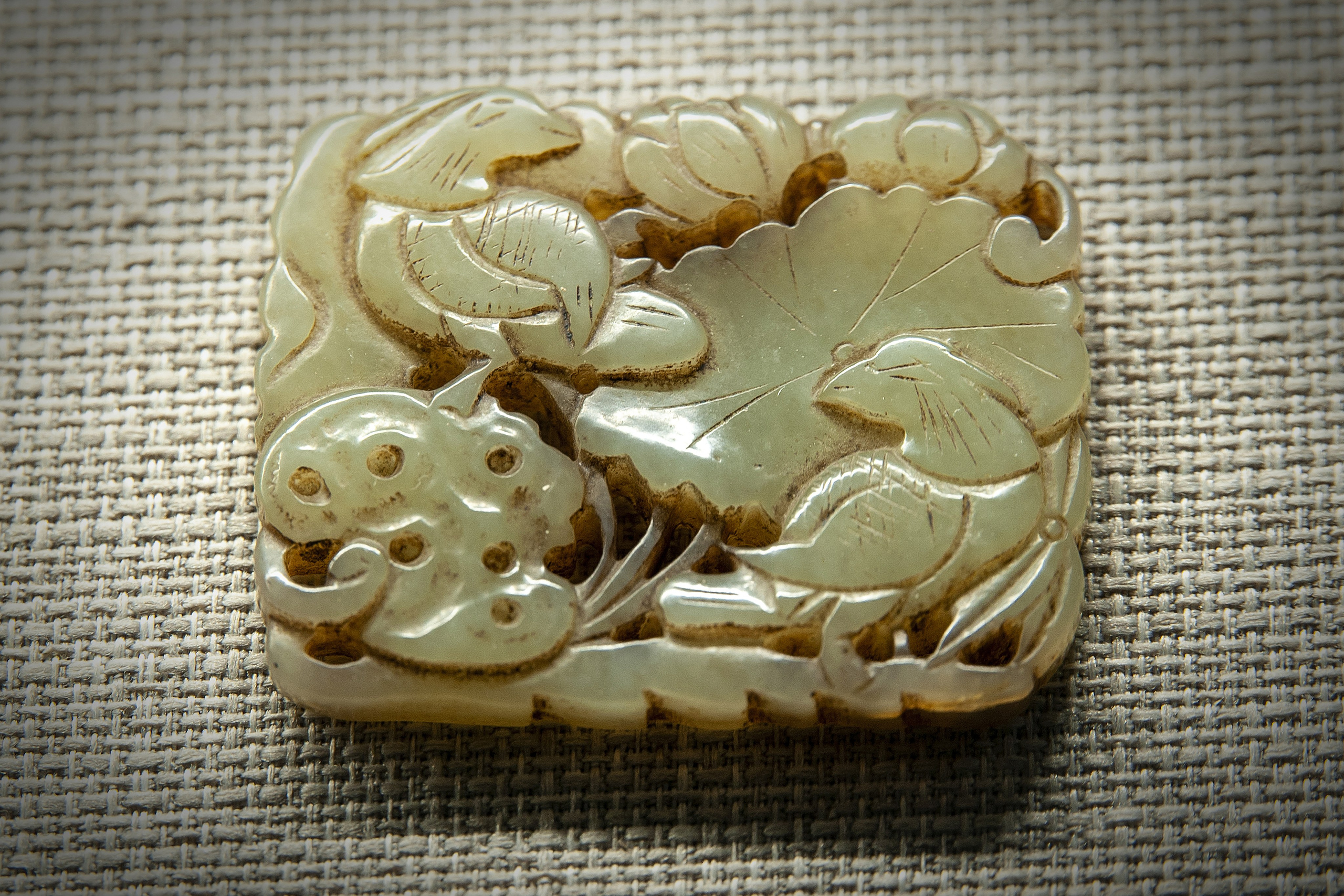 Музейный экспонат. Изделие их нефрита 