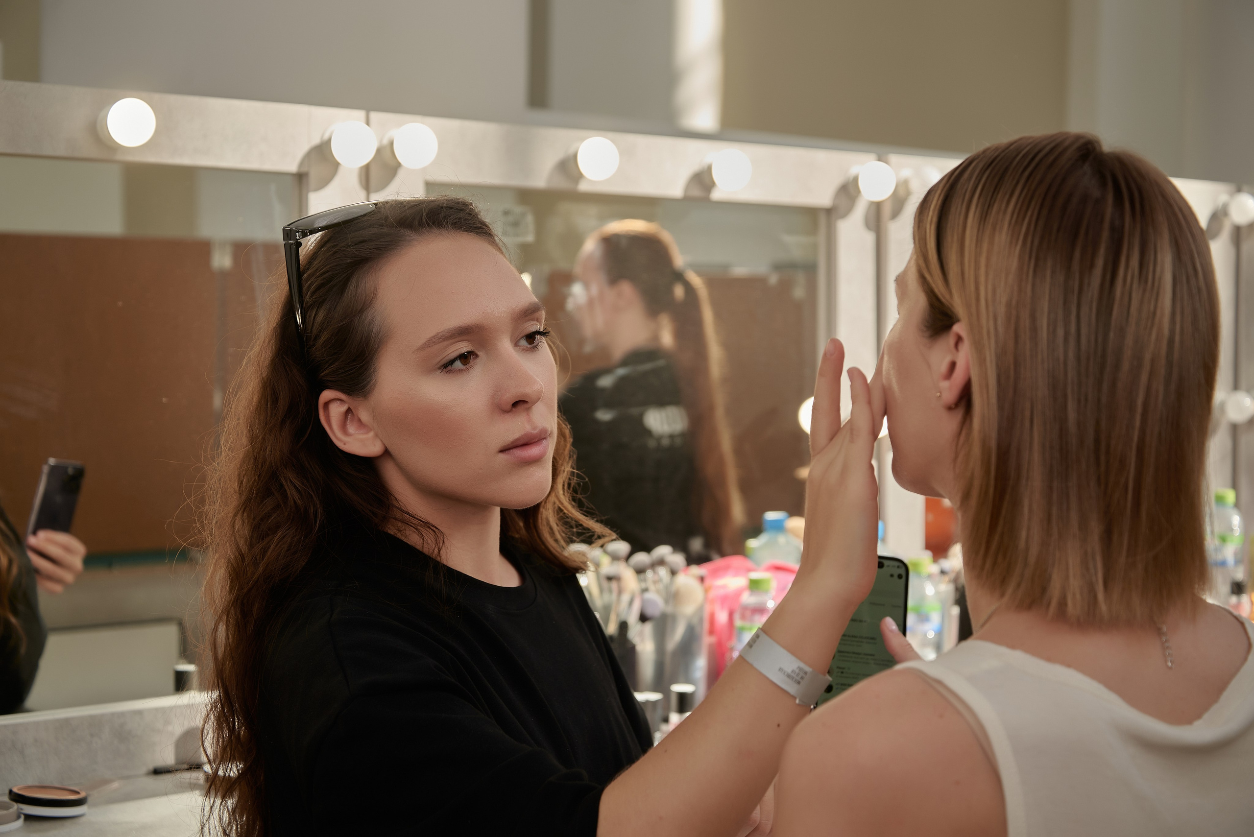 Backstage с показа ALENA COJOCARU RFW 2025. Наталия Дианова — фотограф для брендов и экспертов в Москве