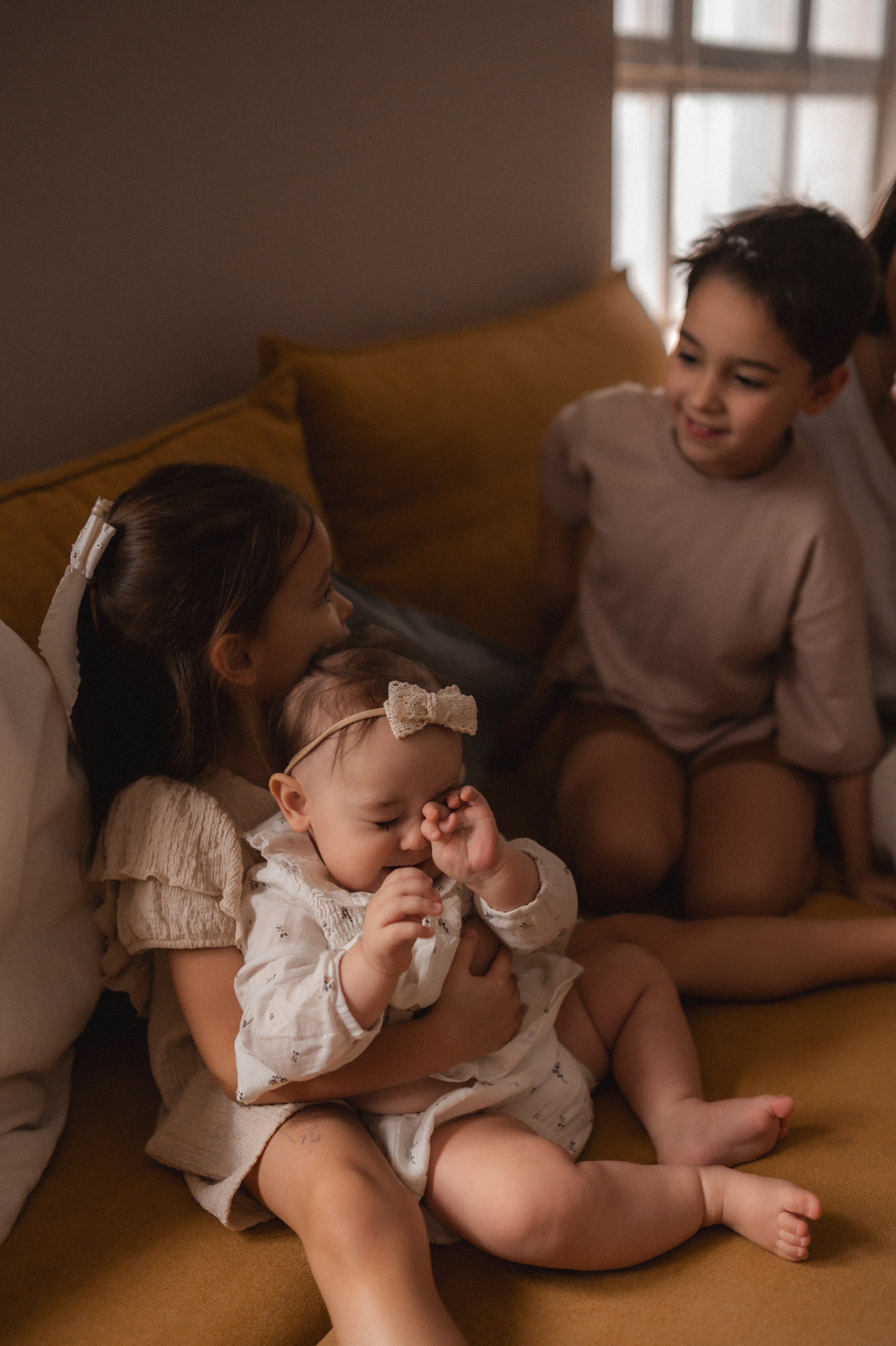 Полина, Дима, Мия и Эмма дома. Семейный и свадебный lifestyle-фотограф в Москве Мария Петрова