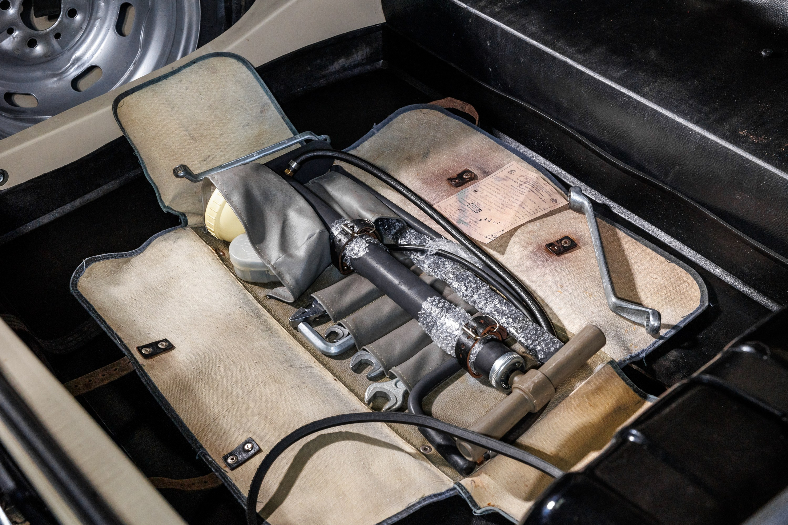 Автомобильная фотосъемка ВАЗ 2101 после реставрации в Бюро "Наследие"