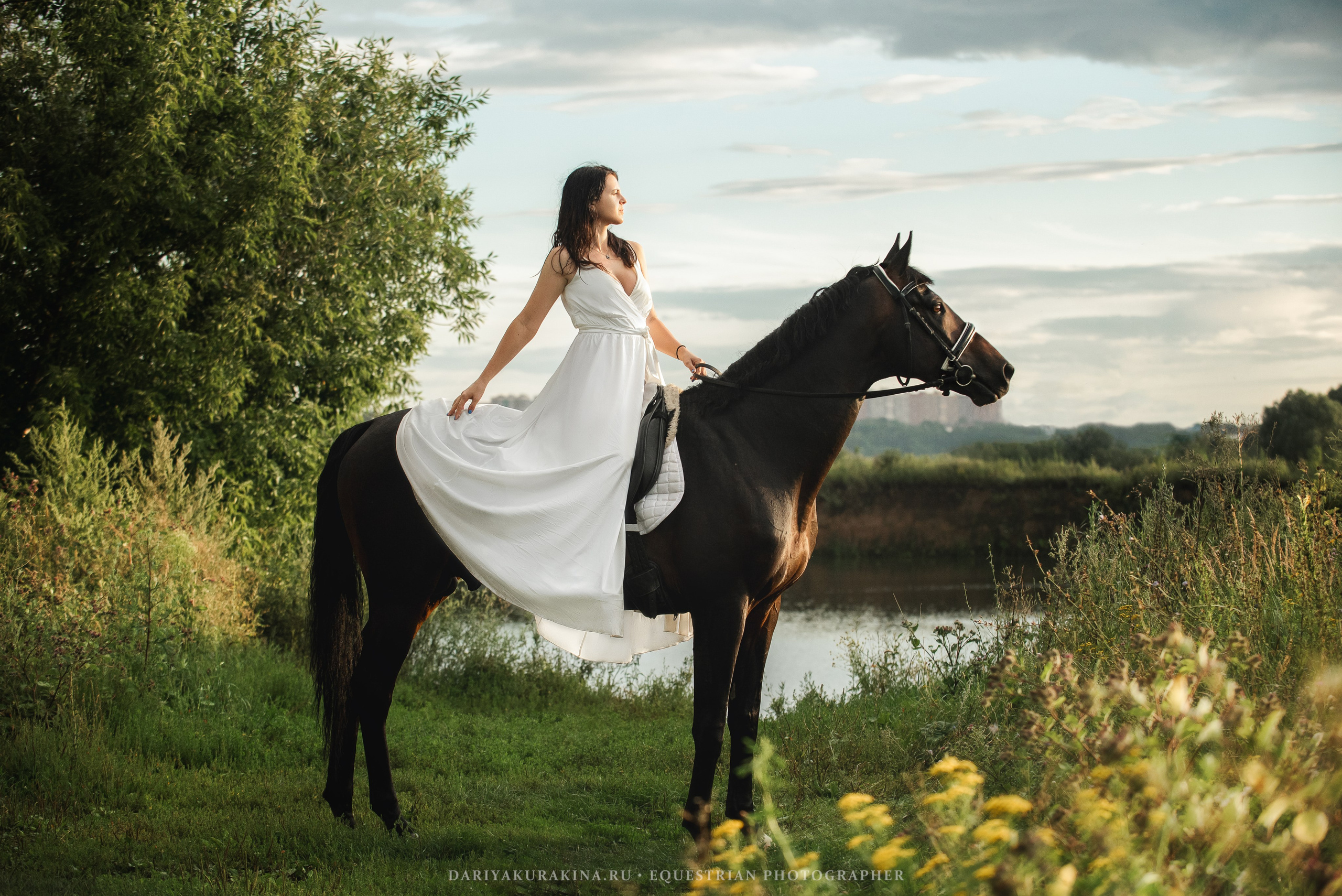 Юля и Декупаж — Поле. Конный фотограф Куракина Дарья • Фотосессии с лошадьми