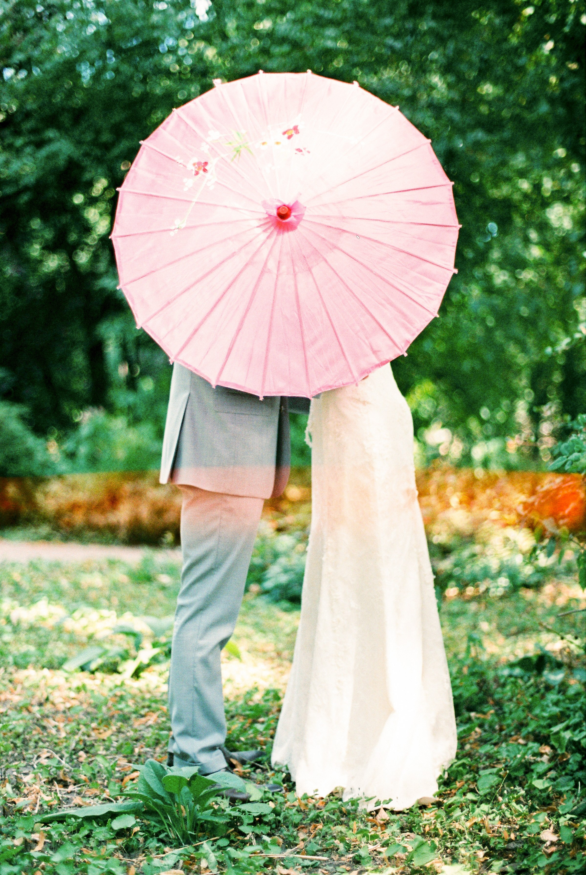 Свадебная прогулка на плёнку в Аптекарском огороде, свадебный фотограф Москва