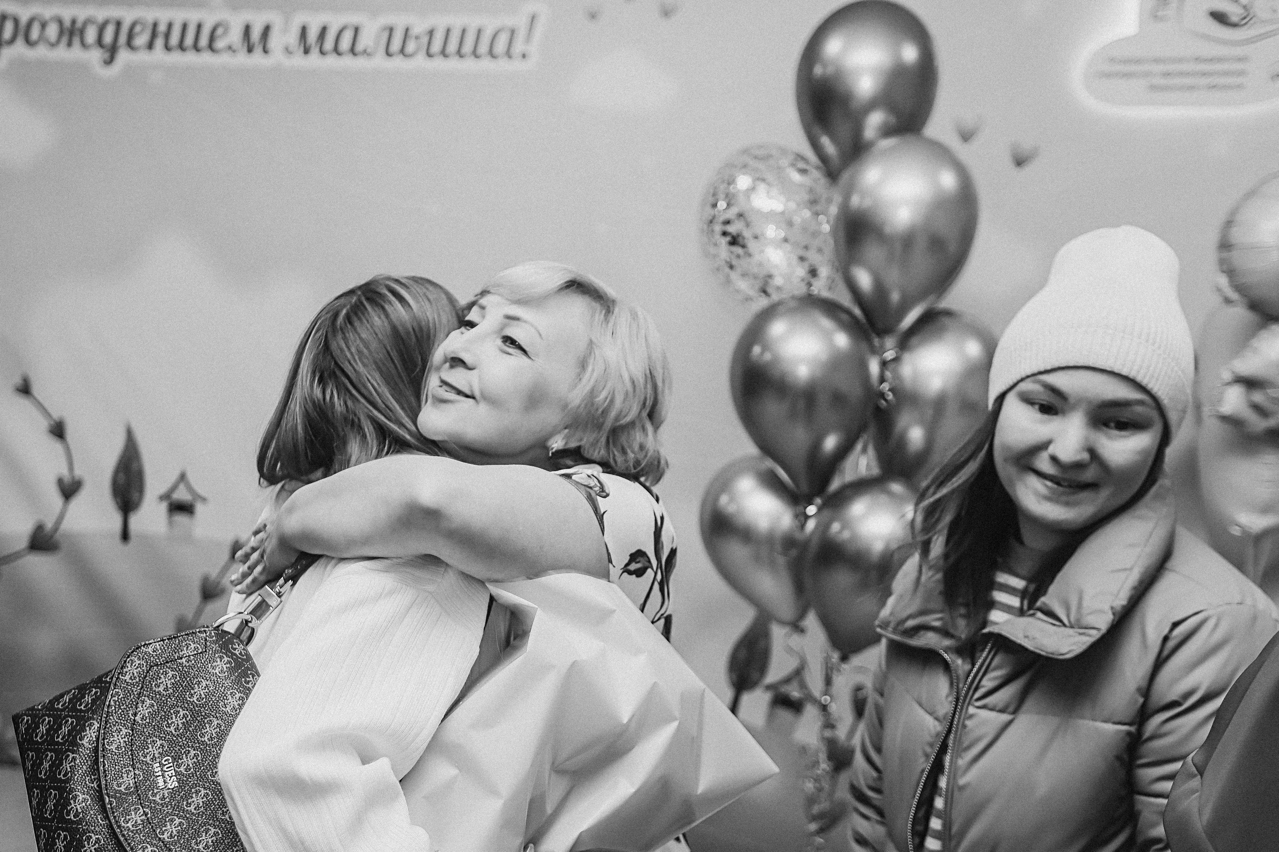 Выписка палата+внизу ПЦЭ. Семейный фотограф Тюмень, фотограф на роды Салмина Мария