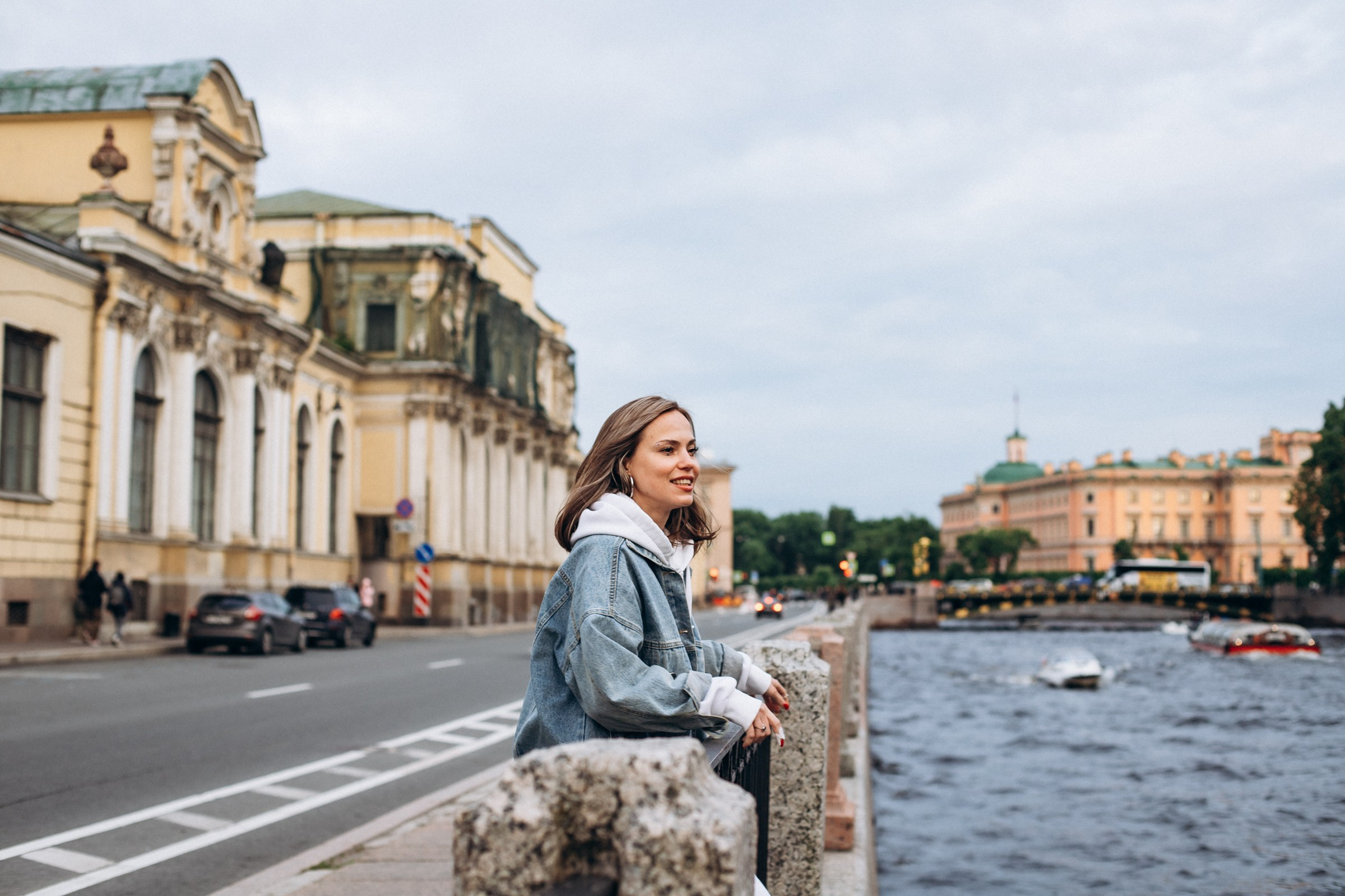 Катерина в июне. Фотопрогулка в Петербурге. Индивидуальный и семейный фотограф в Санкт-Петербурге