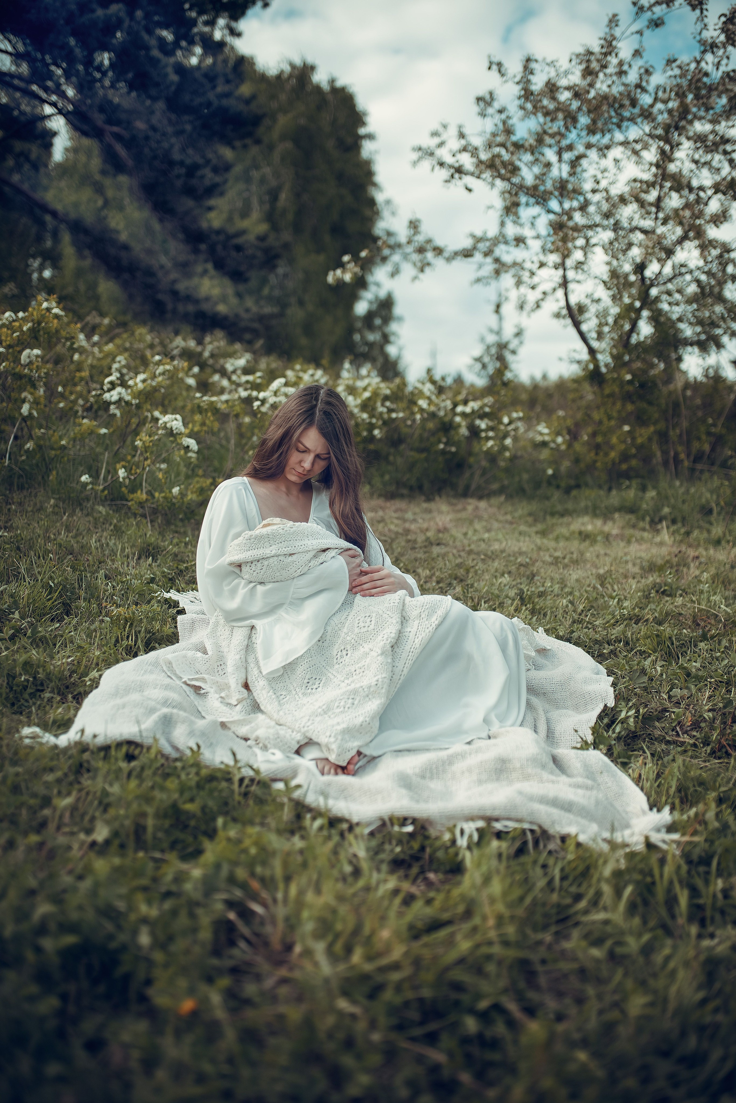 В цветущей спирее. Фотографы крещения/венчания  Красноярск Татьяна и Вячеслав Переваловы