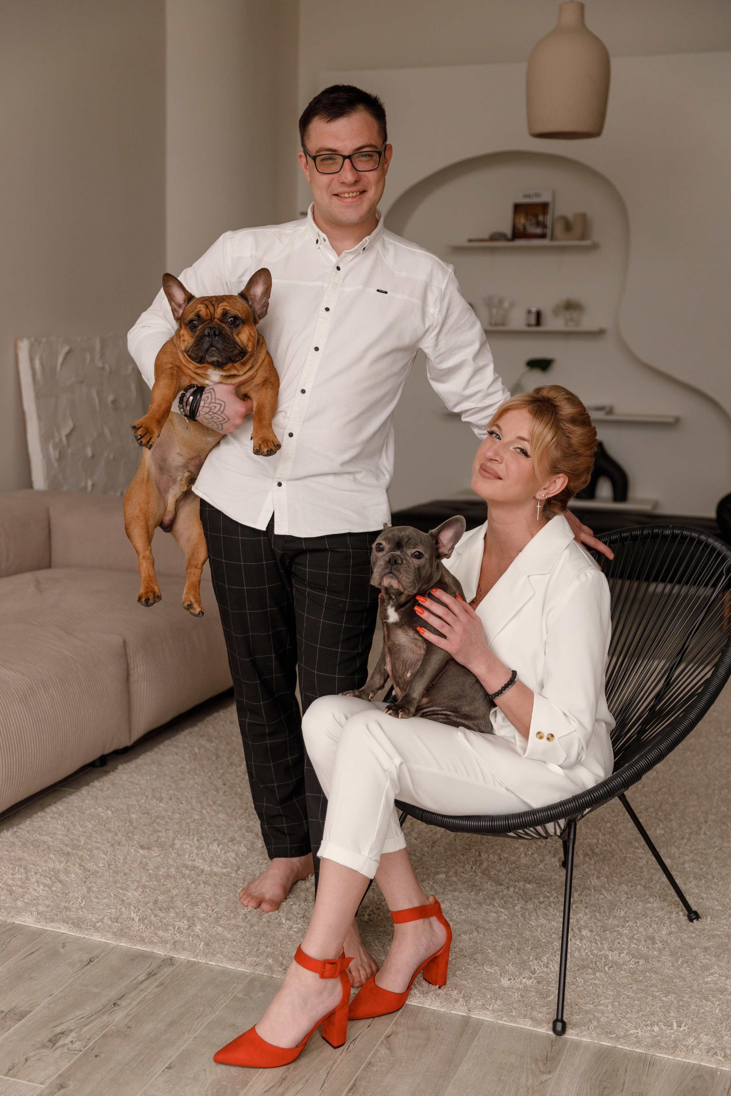 День свадьбы и 2 бульдожика. Авето фото. Выпускные альбомы Камчатка