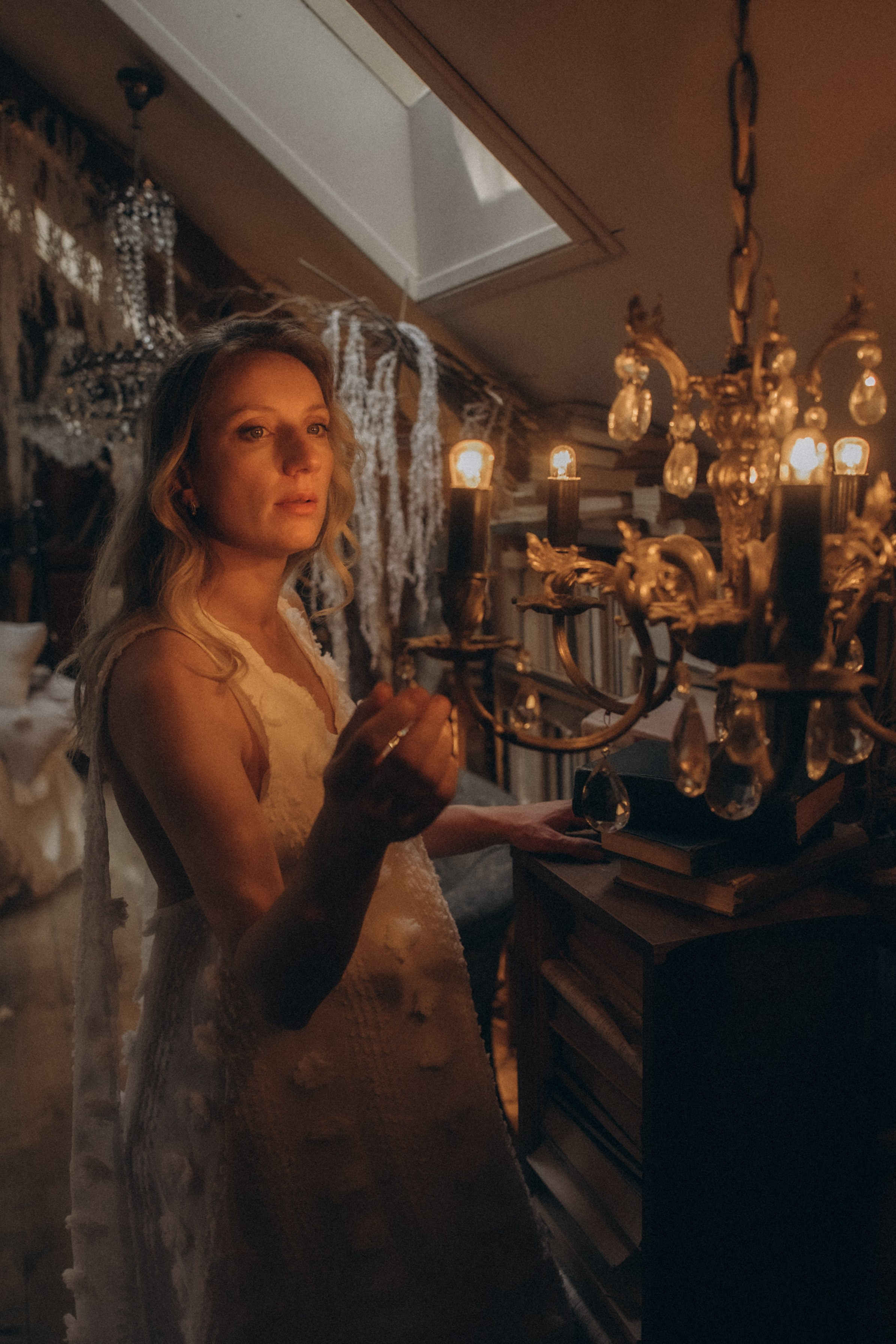 На заброшенном чердаке. Гаврилова Настя семейный фотограф lifestyle в Москве