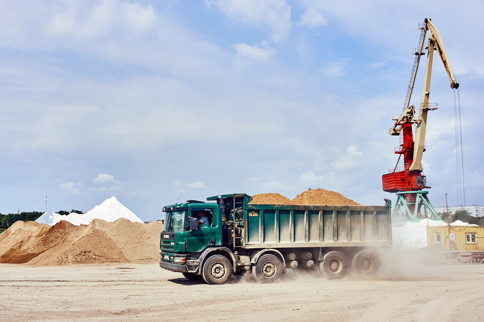 Погрузка песка. ПРомышленная фотосъемка