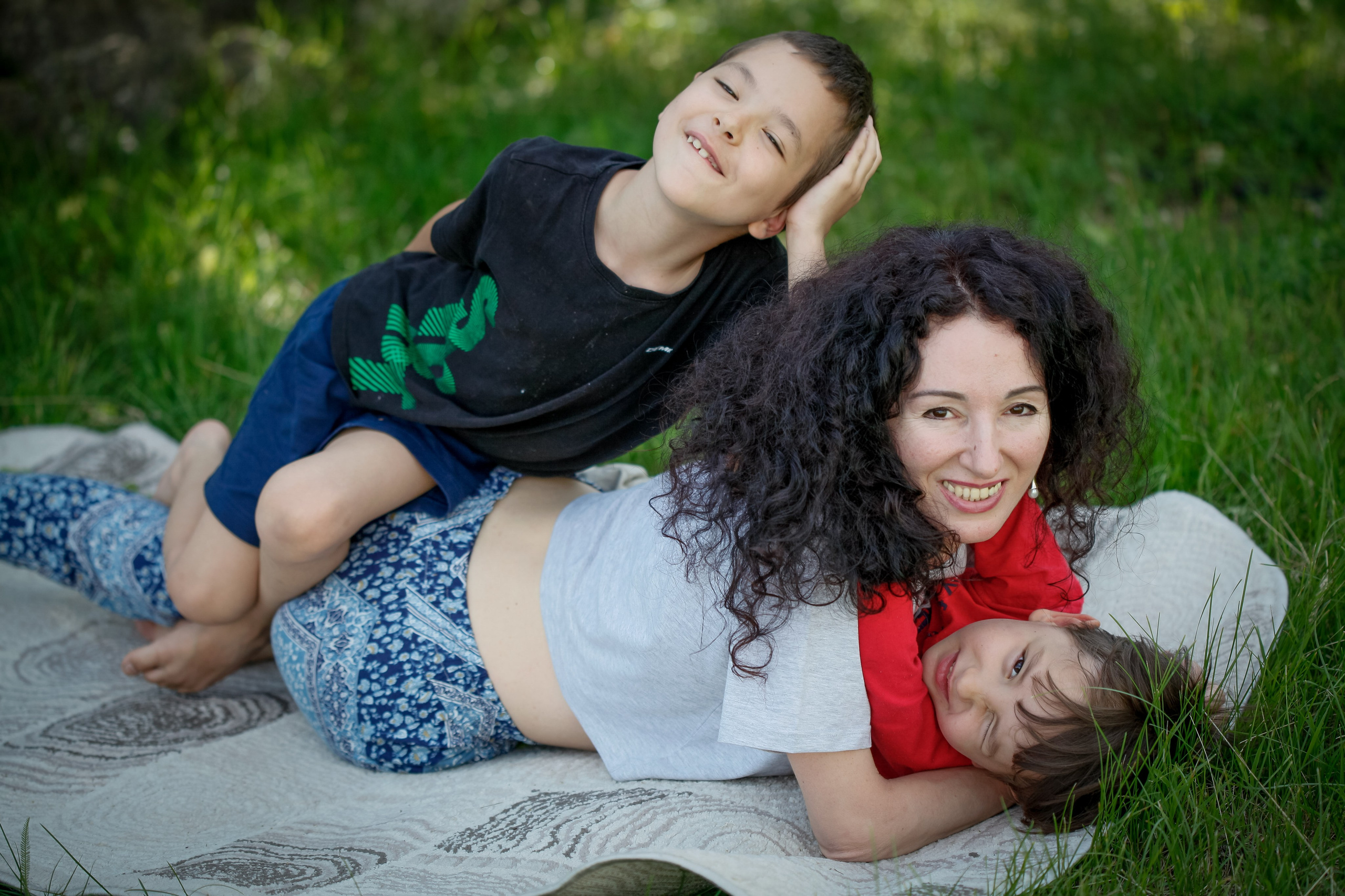 Лиля и дети. Семейная фотосессия дома. Фотограф в Крыму