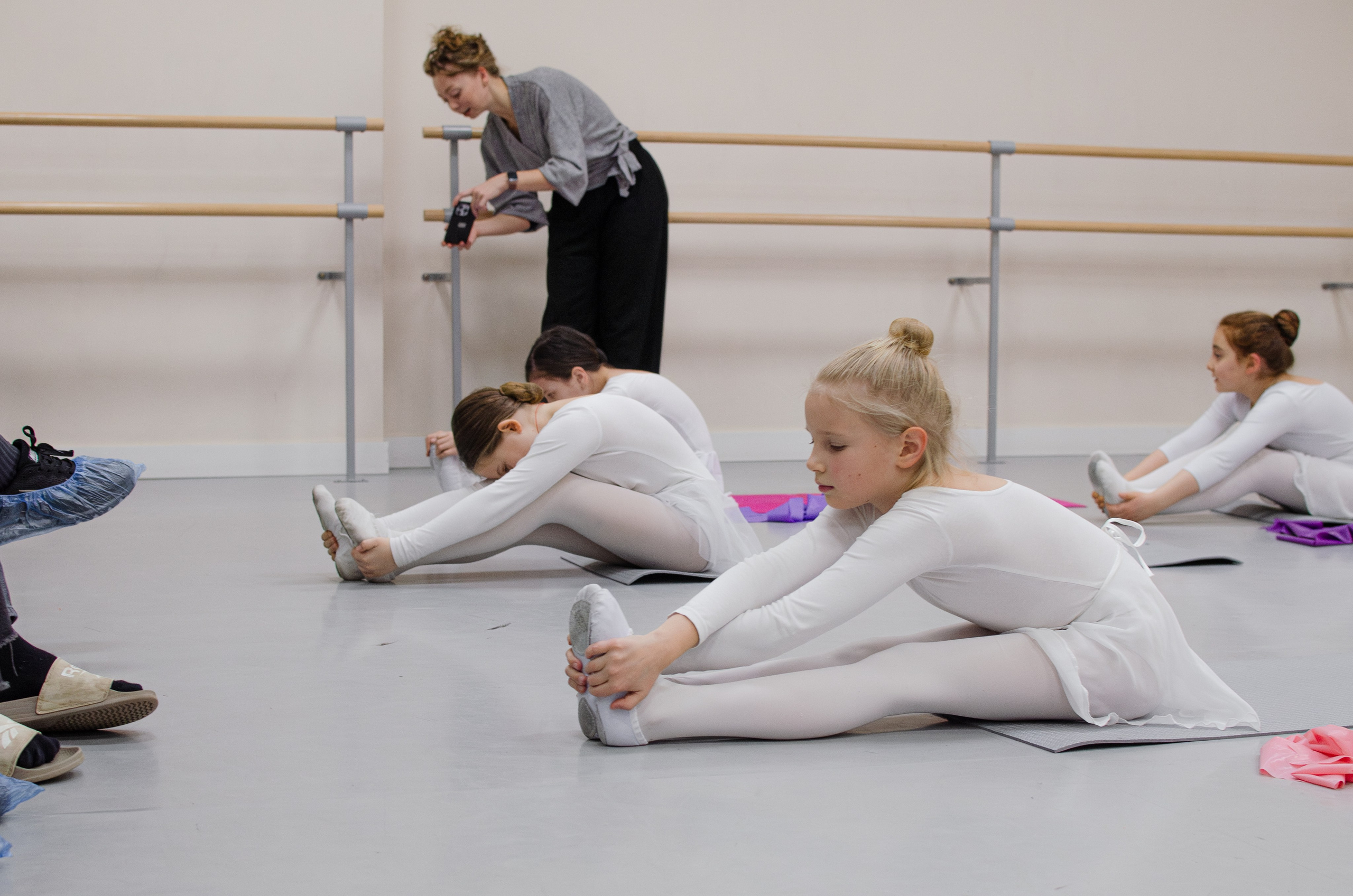 Хореографический коллектив «Русская тройка». Открытый урок младшей группы. Портретный и репортажный фотограф в Санкт-Петербурге Варвара Жукова