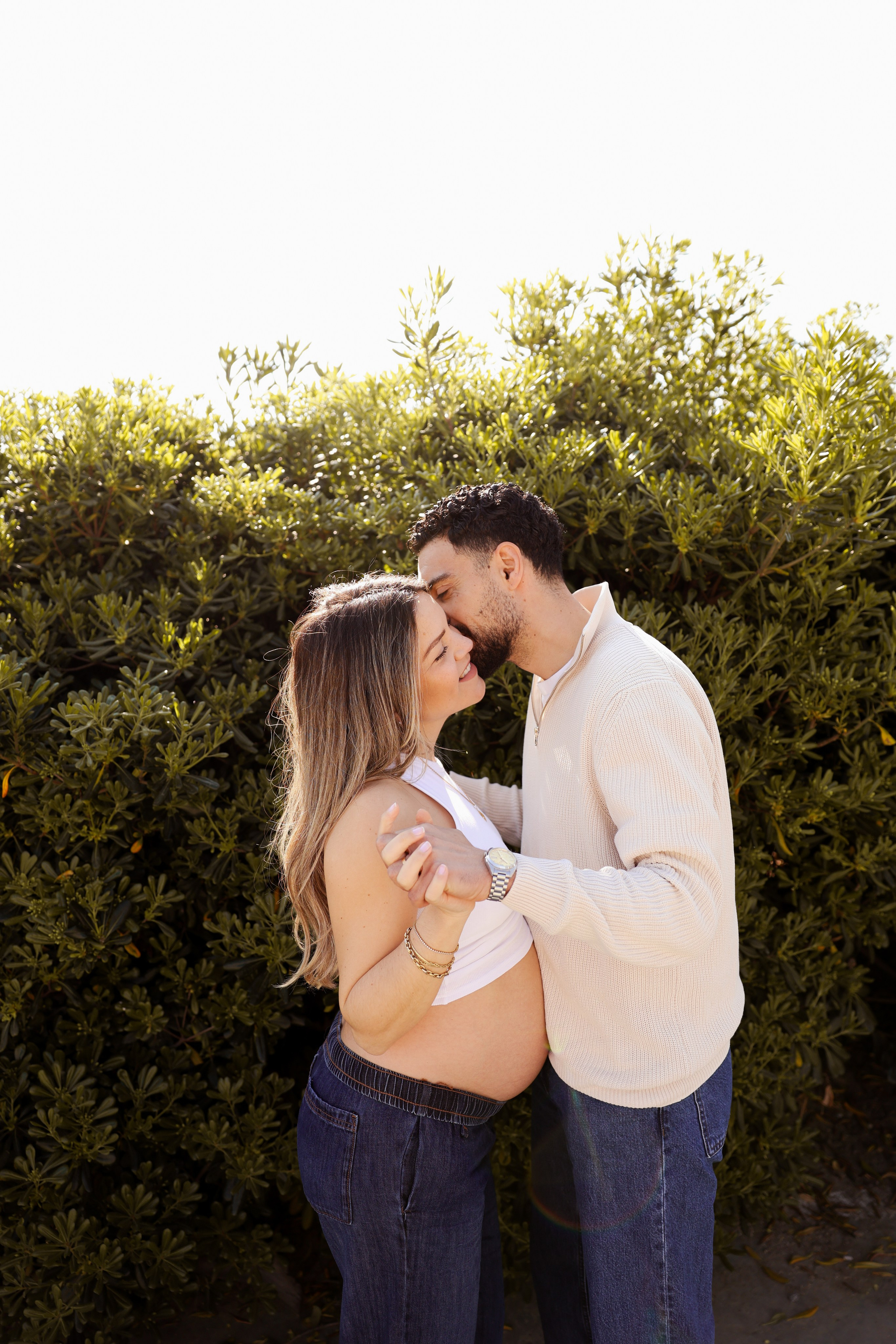 Sunny morning at the sea. Natalia Zhuravleva|family, newborn, maternity photographer in Barcelona