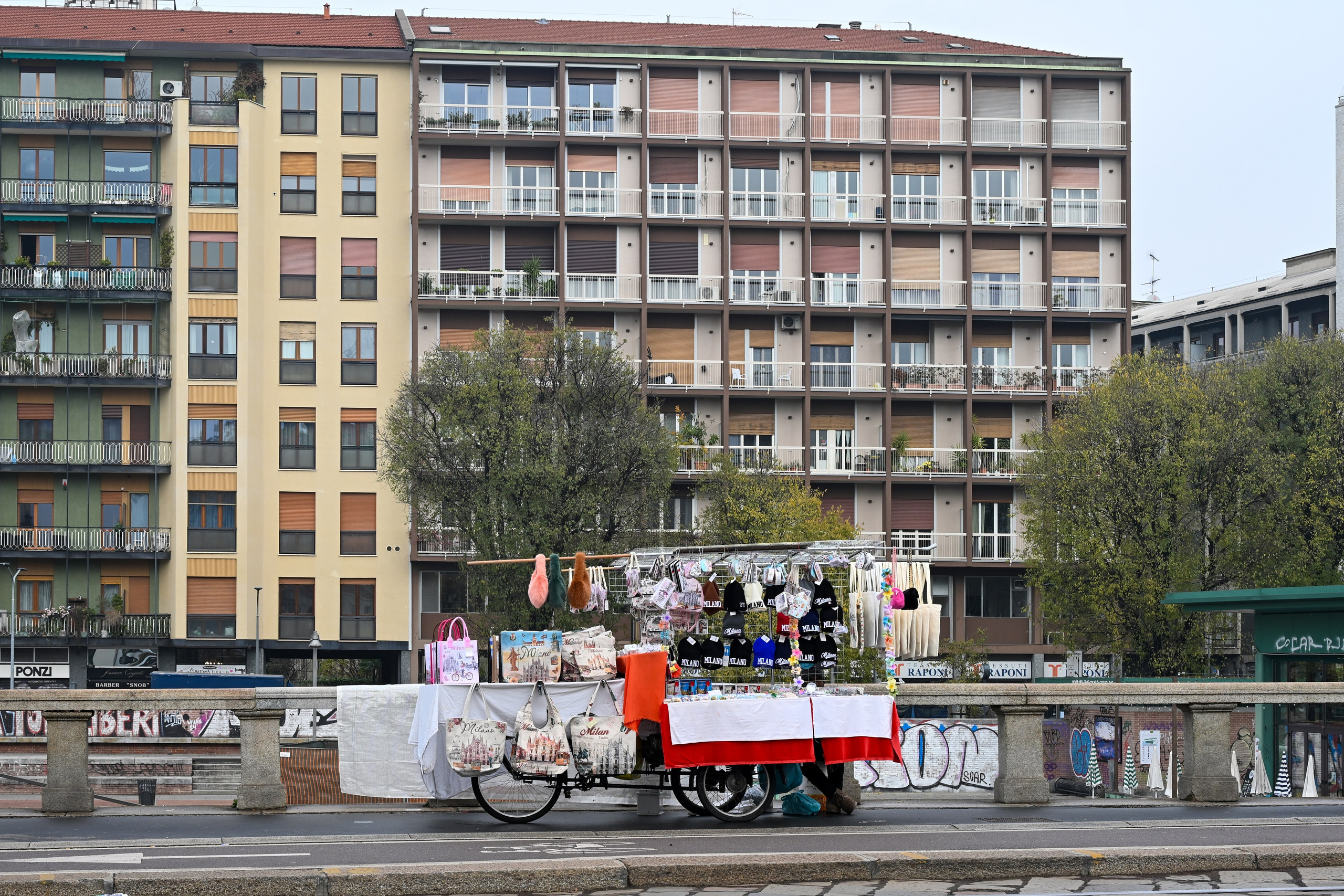 Milano: Navigli, City, Trams. Фотограф Минск