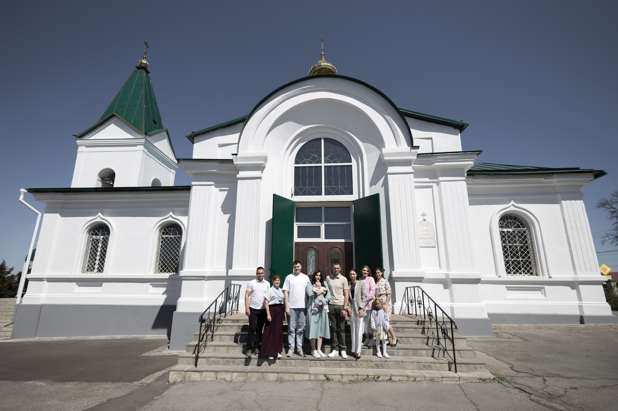 Крещение Егора в Николаевской церкви. Анастасия Безуглова- свадебный фотограф в Таганроге