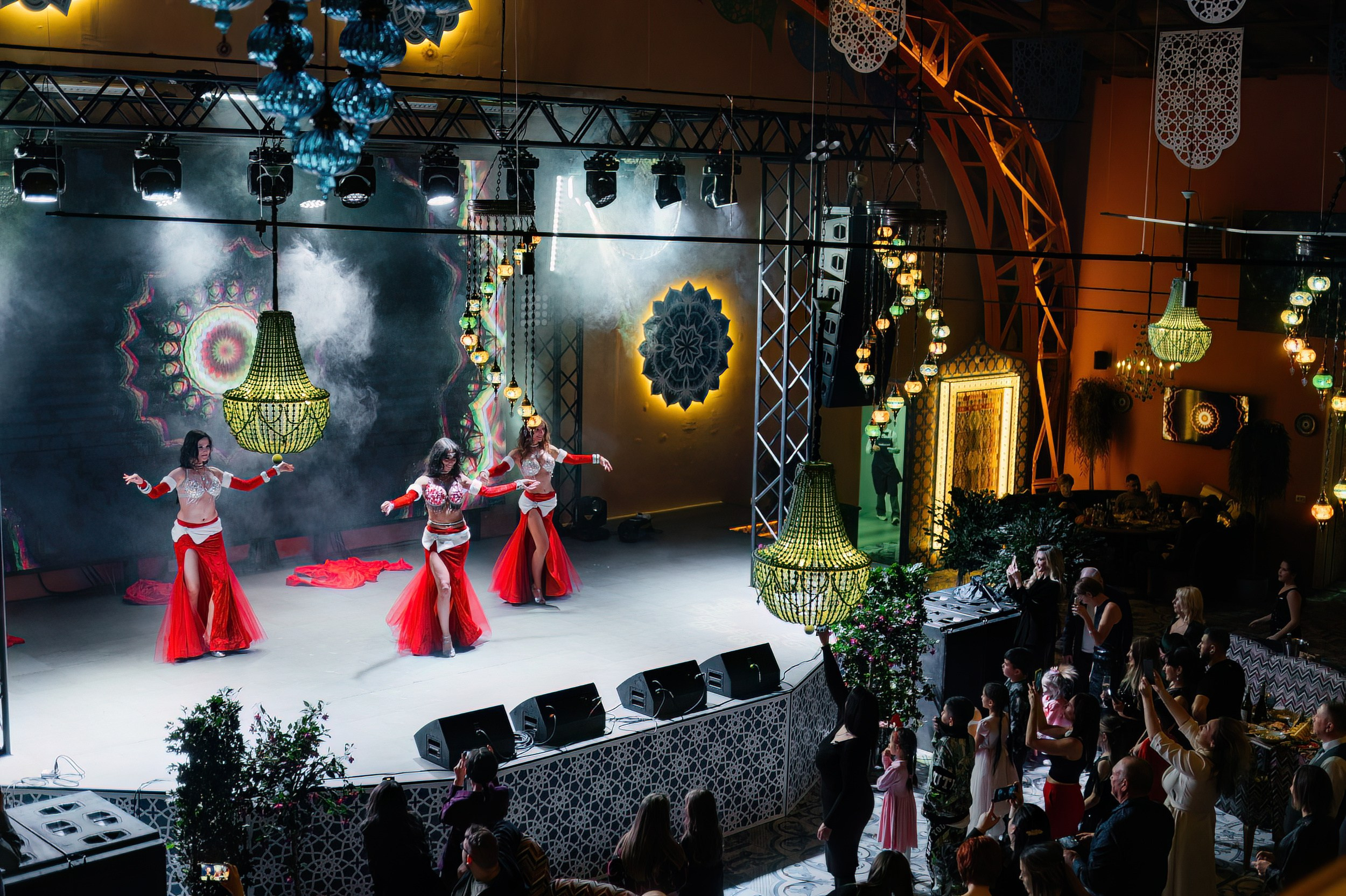 Новогодняя ночь 2024 в ресторане Чайхона ВО. Коммерческий фотограф в Санкт-Петербурге Анна Кобзарь