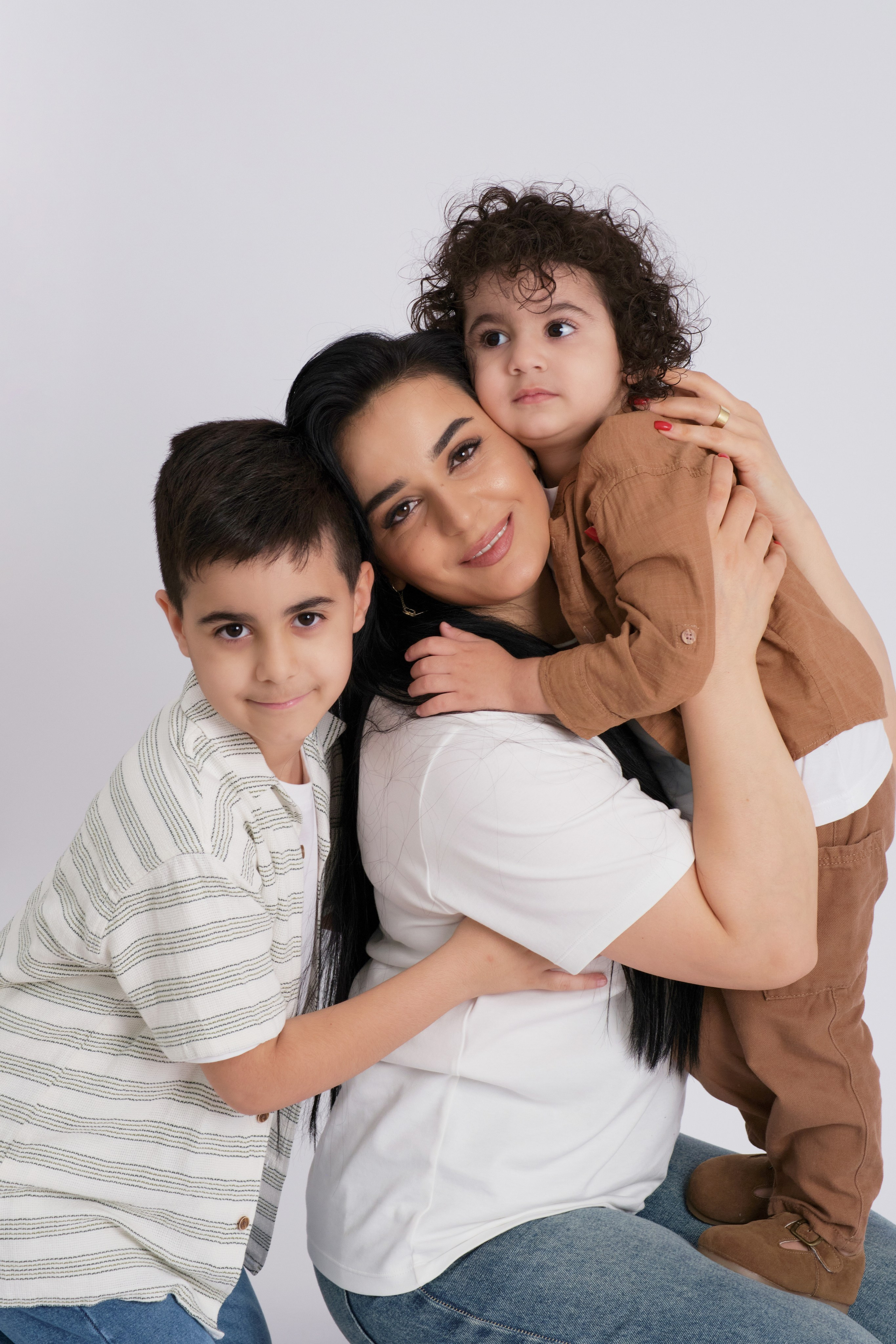 Лилит с прекрасными парнями