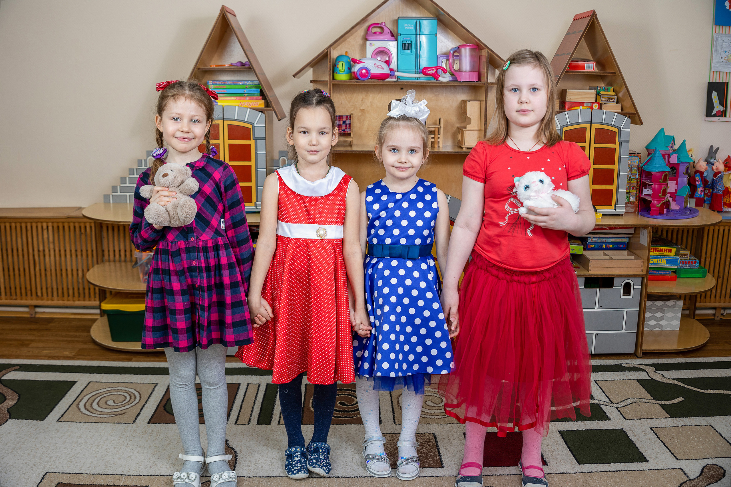 Групповые фотографии, фото с лучшим другом. Школьный и детсадовский фотограф Москва. Детский фотограф