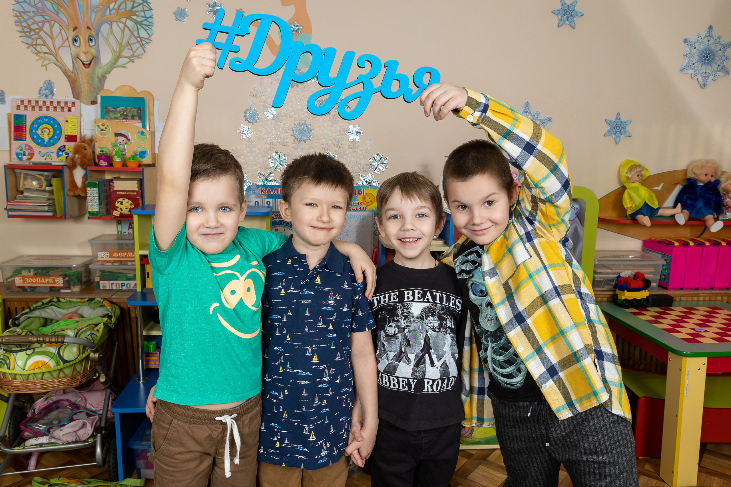 Групповые фотографии, фото с лучшим другом. Школьный и детсадовский фотограф Москва. Детский фотограф