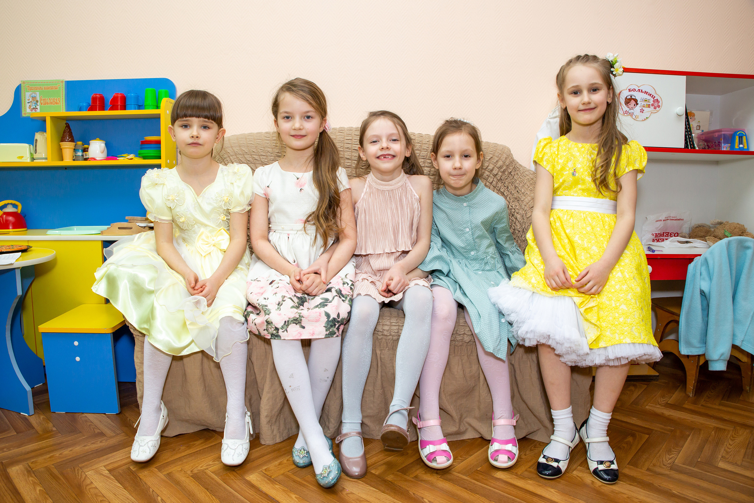 Групповые фотографии, фото с лучшим другом. Школьный и детсадовский фотограф Москва. Детский фотограф