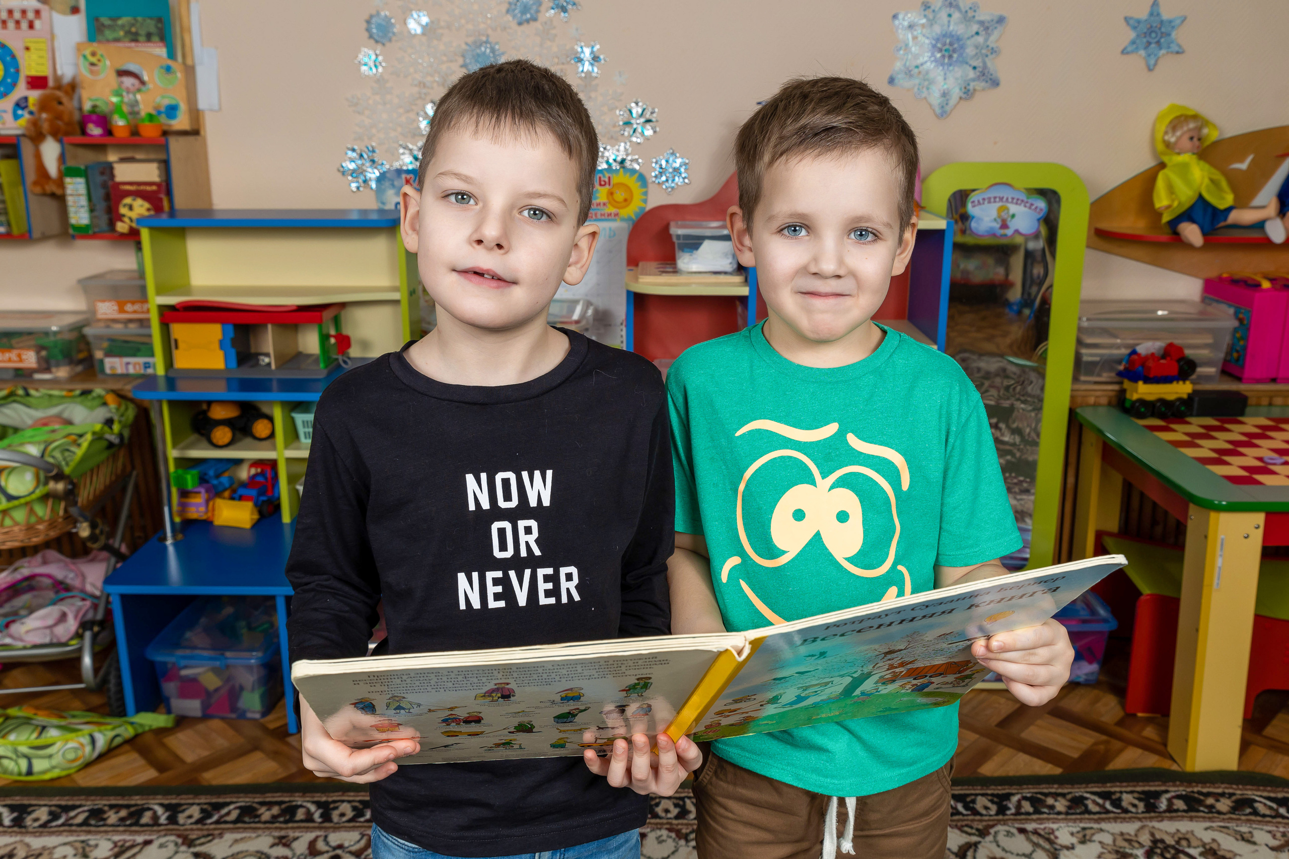 Групповые фотографии, фото с лучшим другом. Школьный и детсадовский фотограф Москва. Детский фотограф