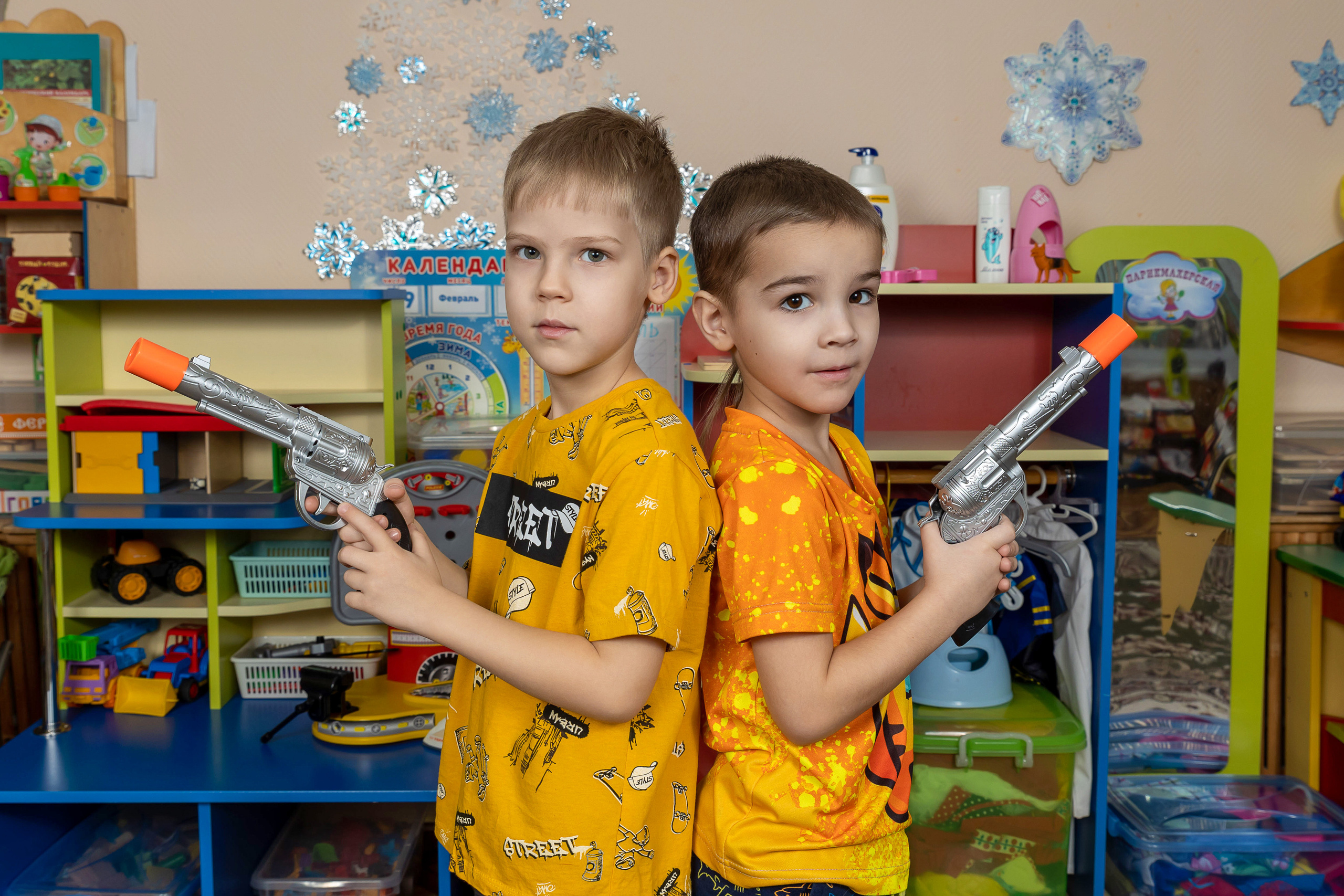 Групповые фотографии, фото с лучшим другом. Школьный и детсадовский фотограф Москва. Детский фотограф